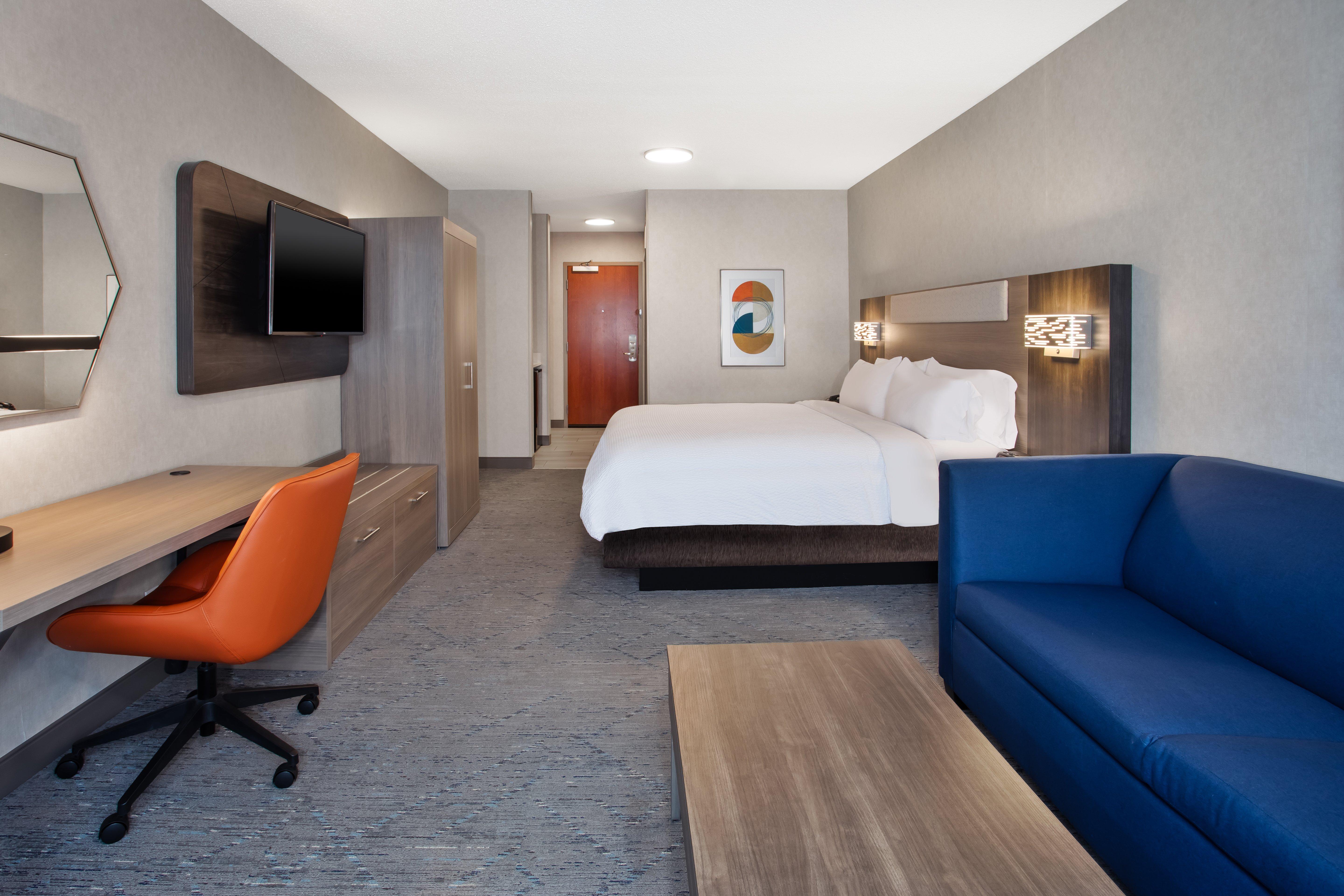 Holiday Inn Express and Suites Belleville Airport