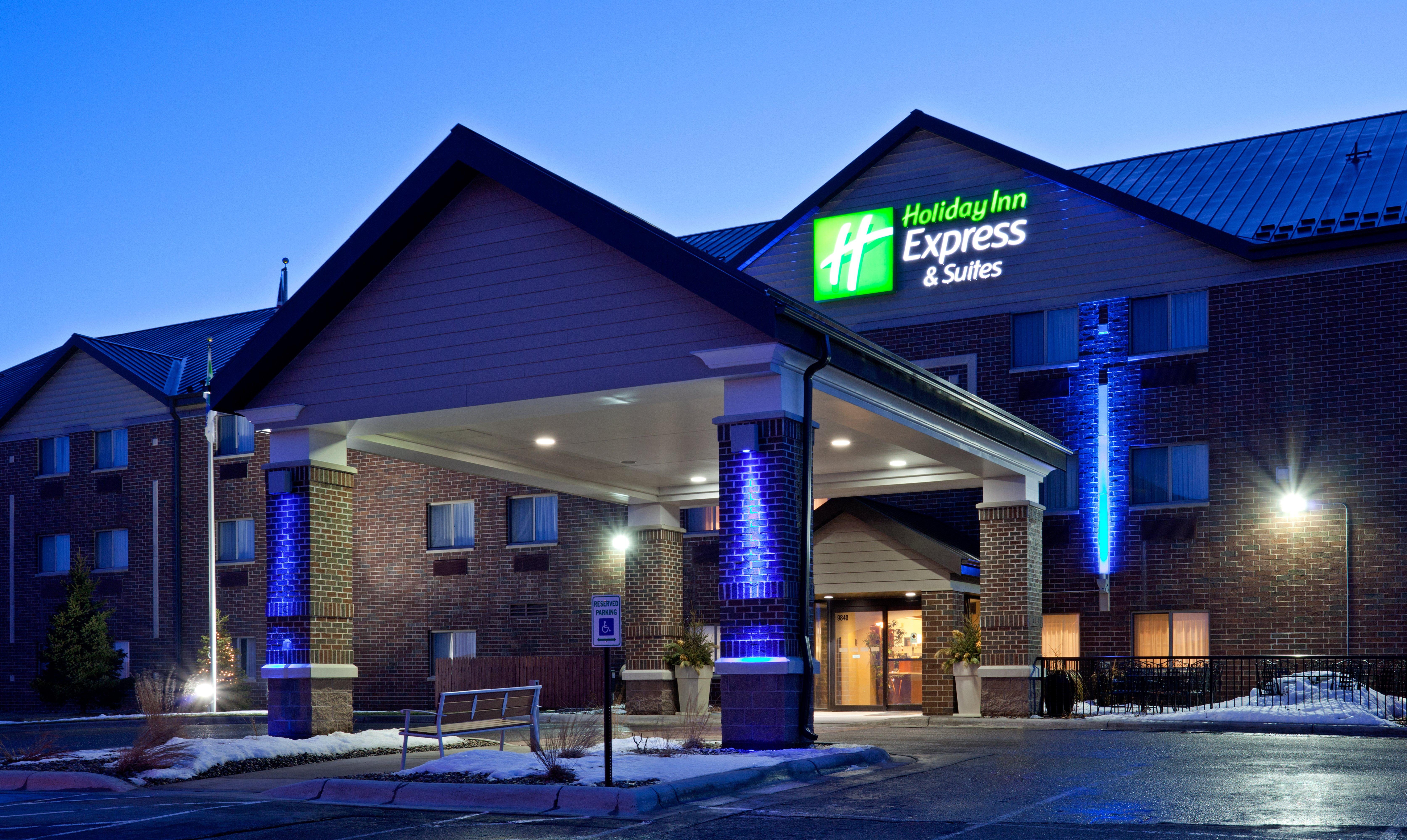 HOLIDAY INN EXPRESS HOTEL AND SUITES ST. PAUL WOODBURY