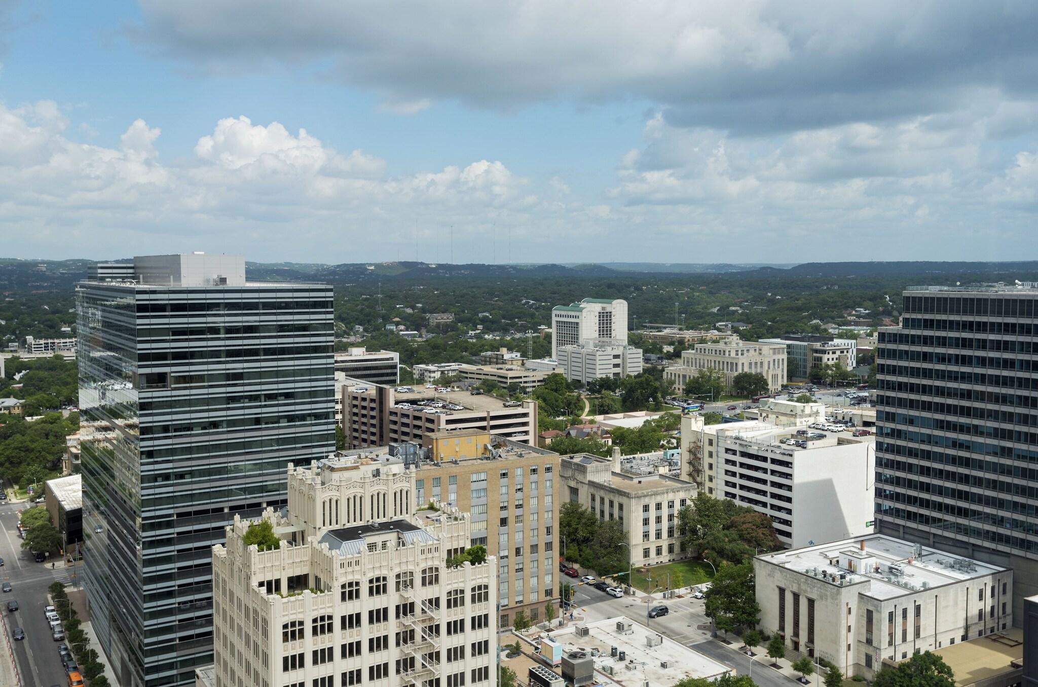 Element Austin Downtown