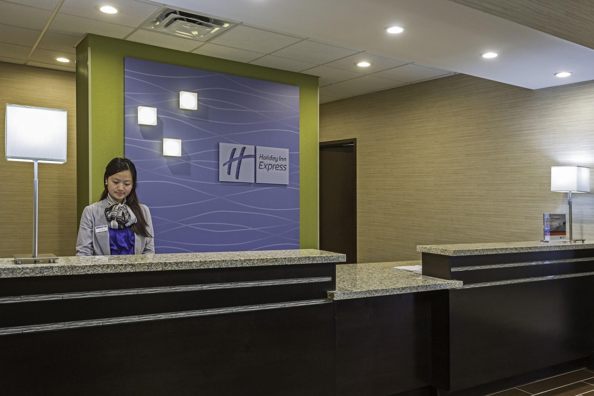 Holiday Inn Express Suites Orlando East-Ucf Area