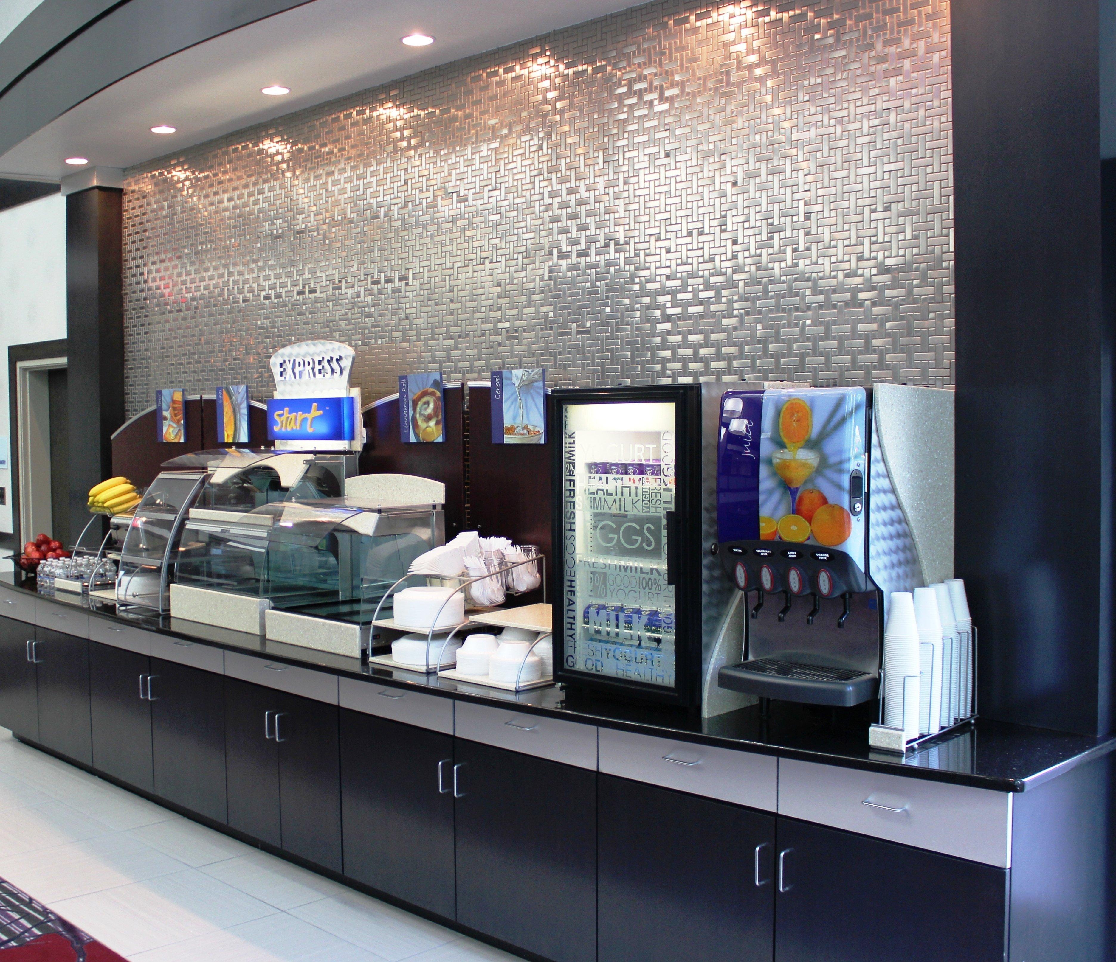Holiday Inn Express and Suites Columbus Polaris Pa