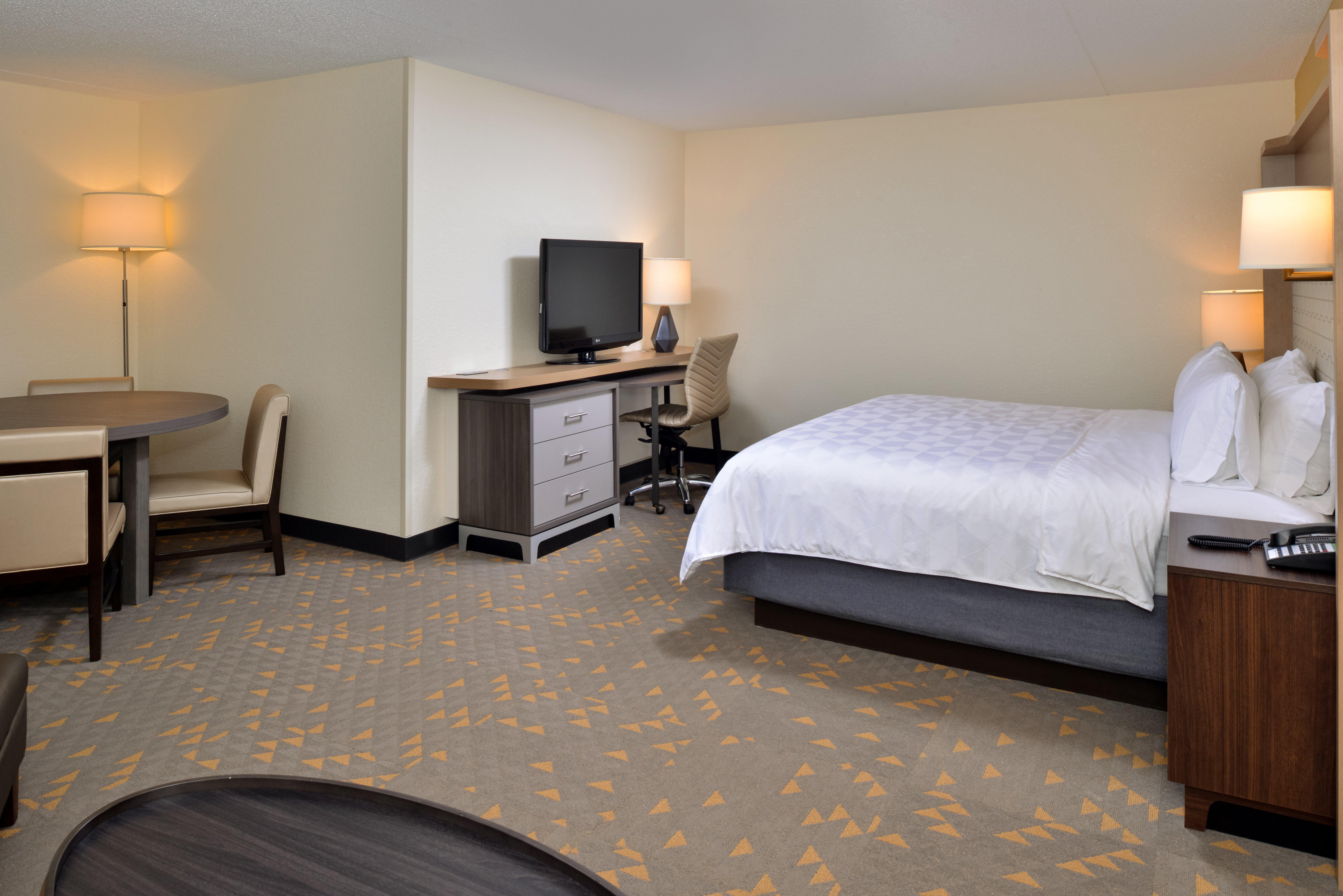 Holiday Inn & Suites Overland Park-Conv Ctr