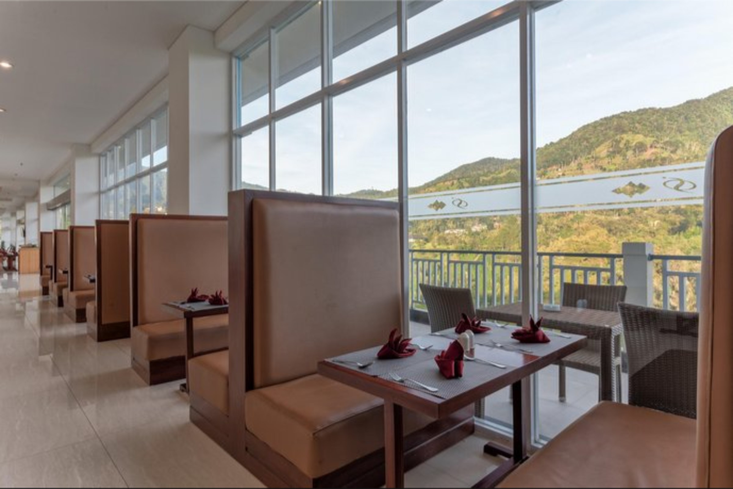Le Eminence Hotel Convention & Resort