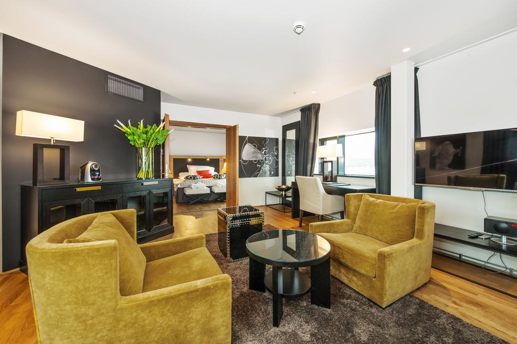 Clarion Hotel® The Edge by null