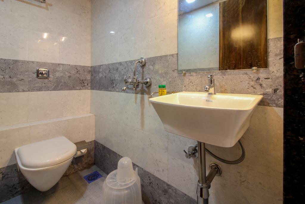 Capital O 60898 Hotel Amour