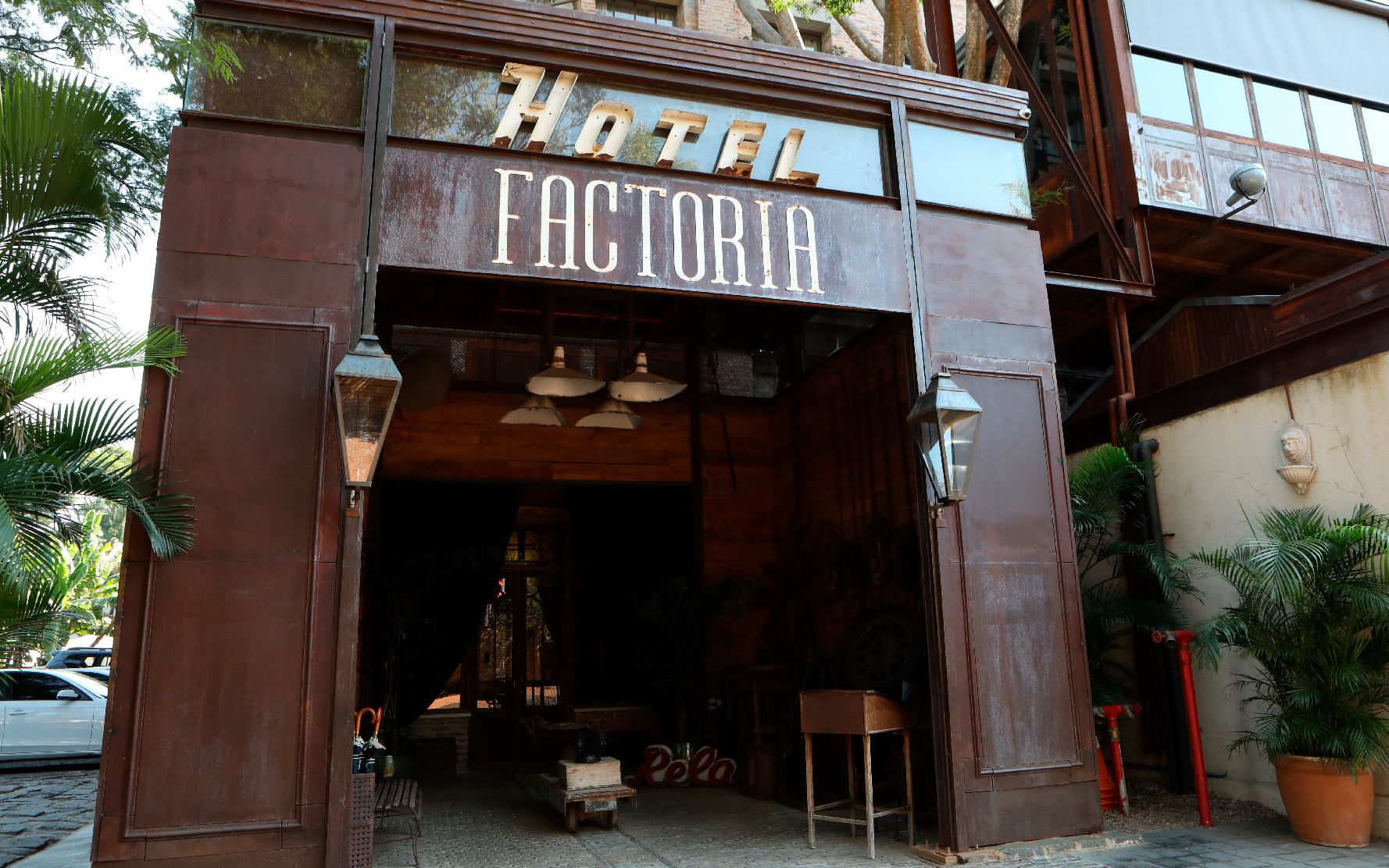 Factoria Hotel by null