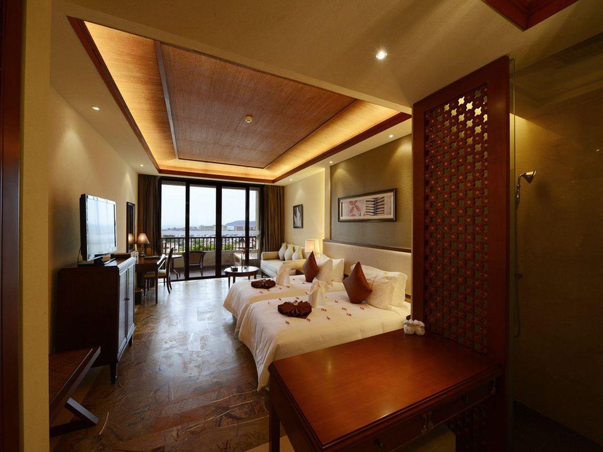 Shixishu Jianguo Yalong Bay Resort