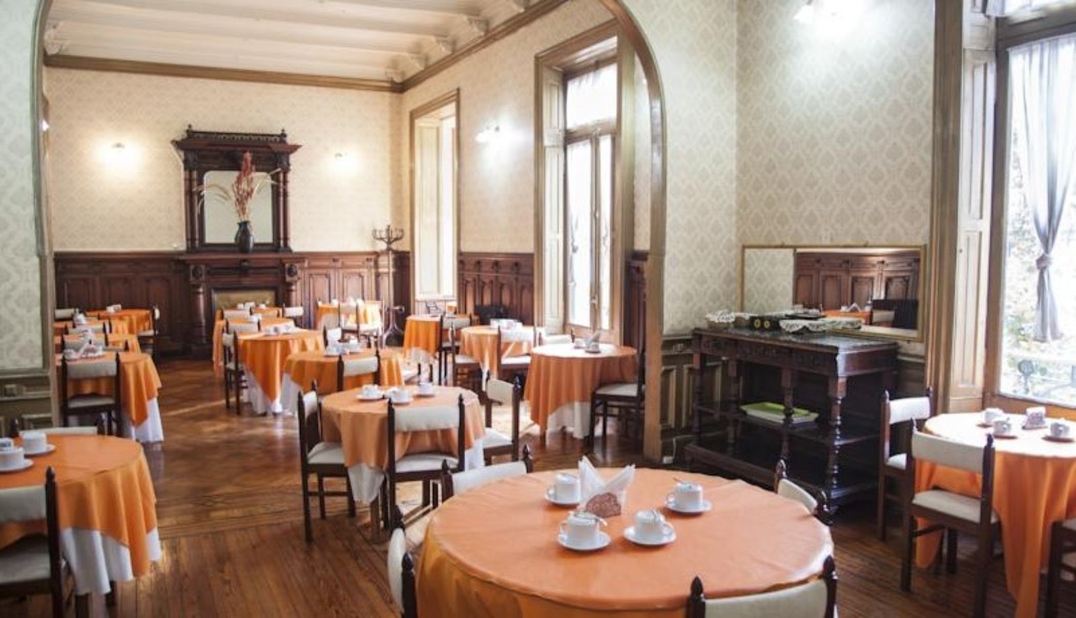 Reina Hotel