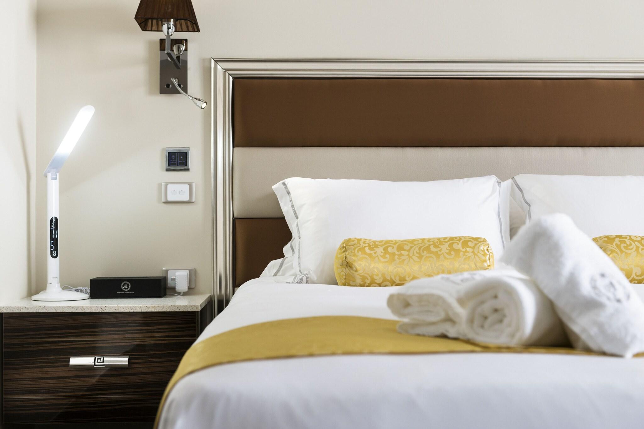 Swan River Hotel by null