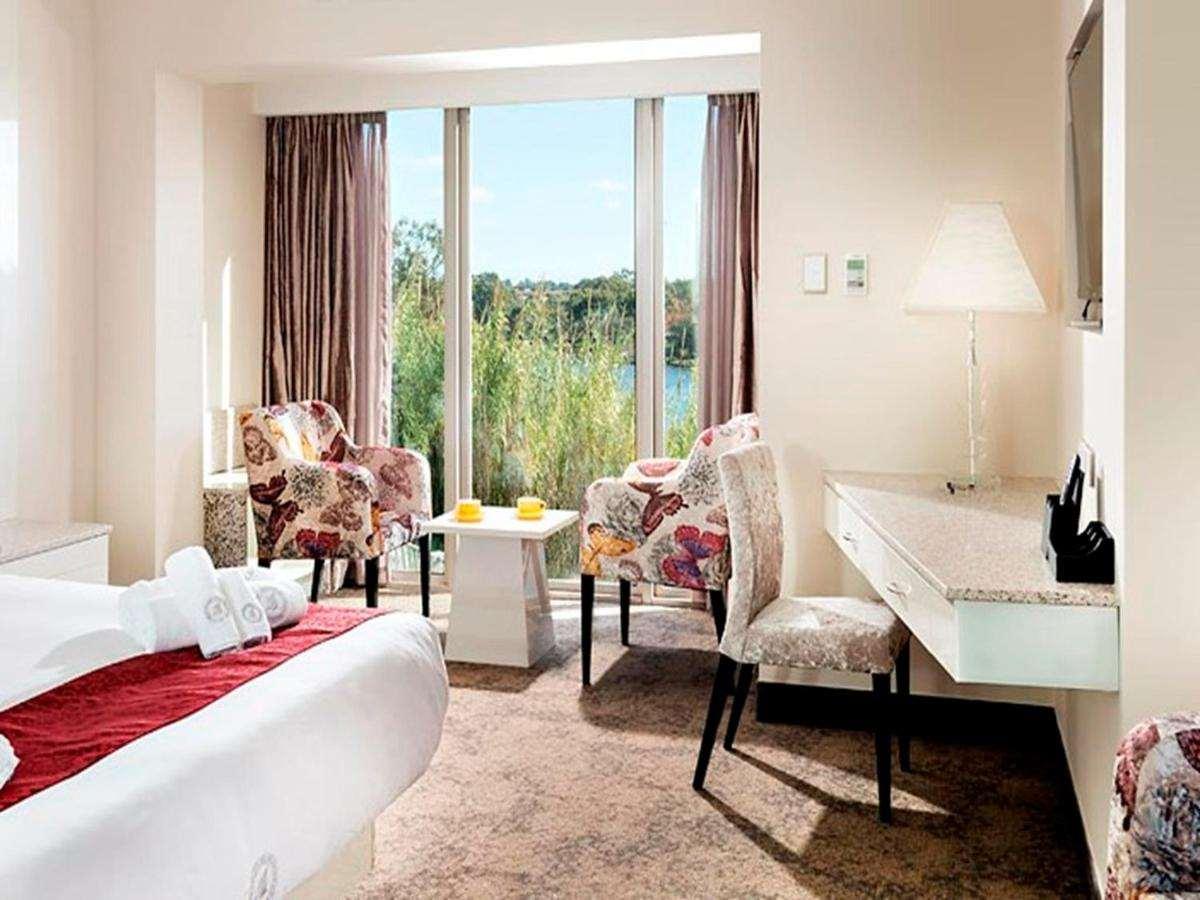 Swan River Hotel by null