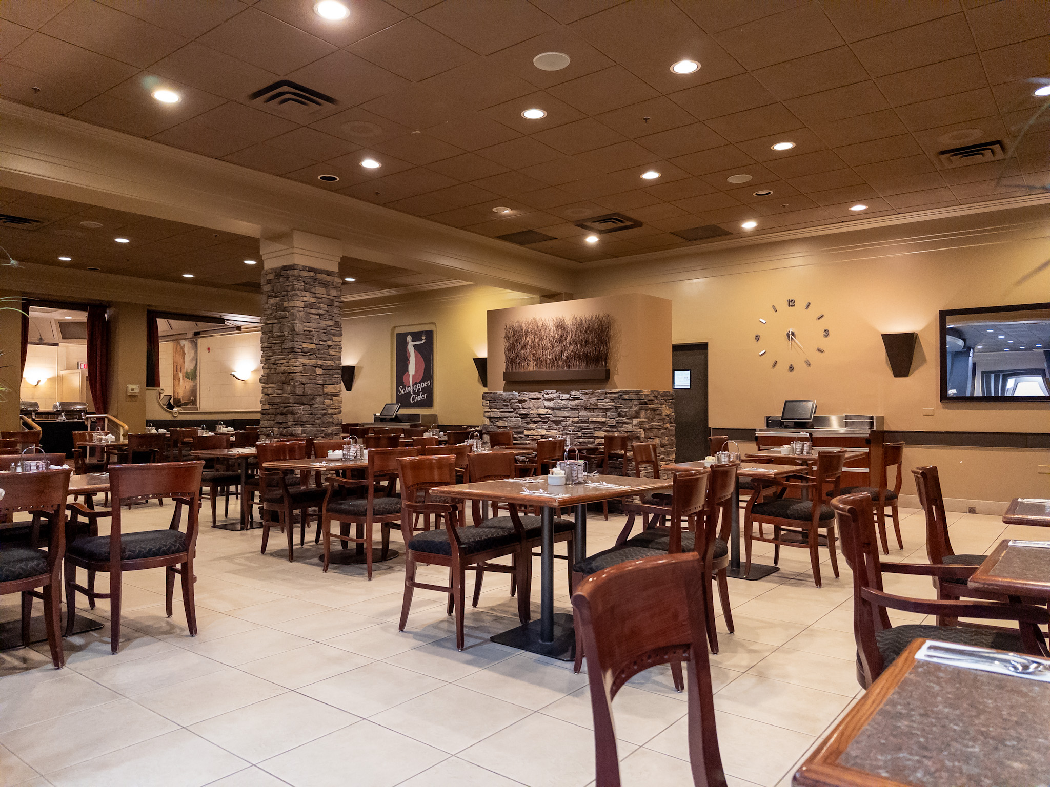 Carriage House Hotel & Conference Centre