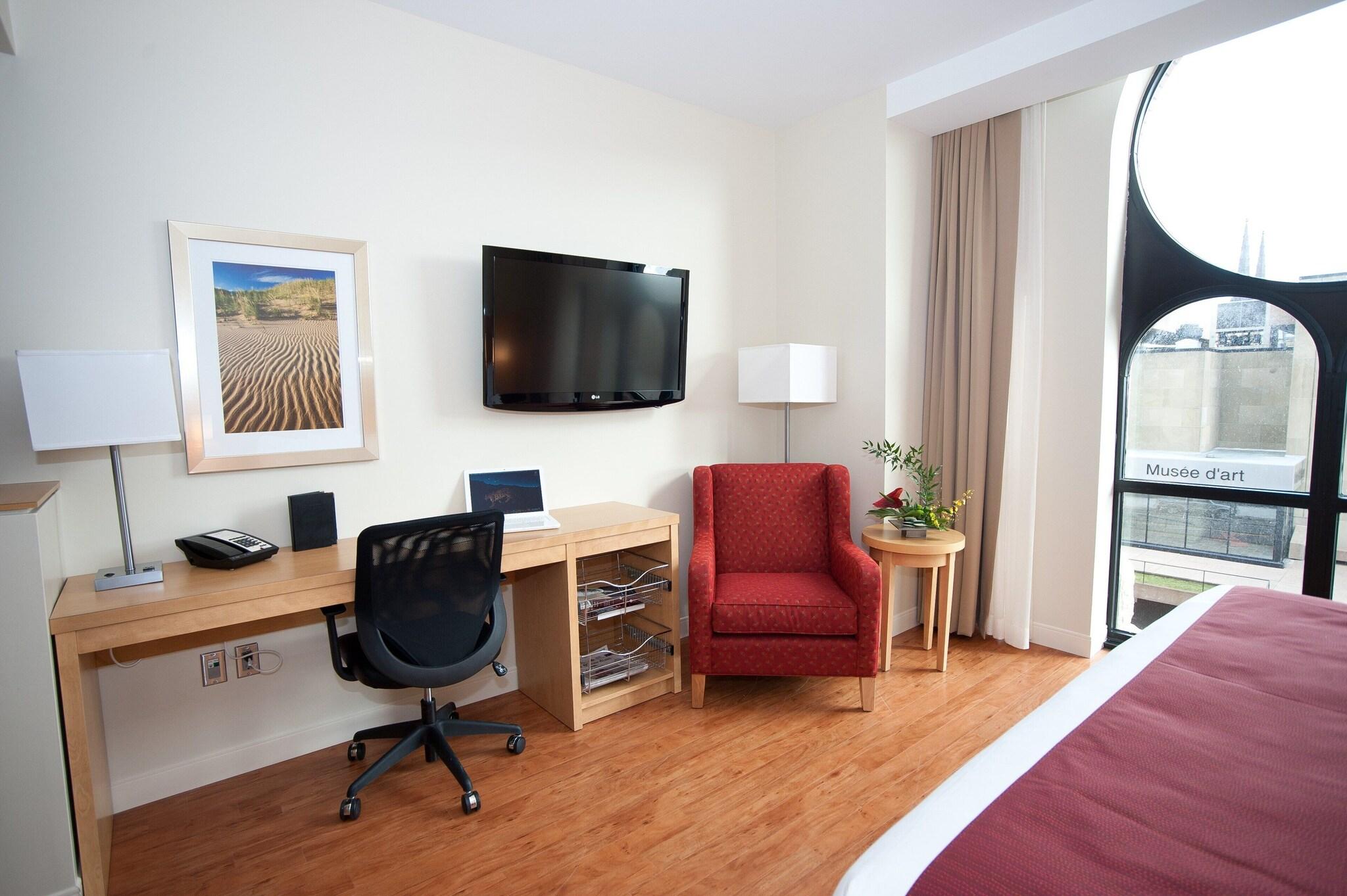 The Holman Grand Hotel by null