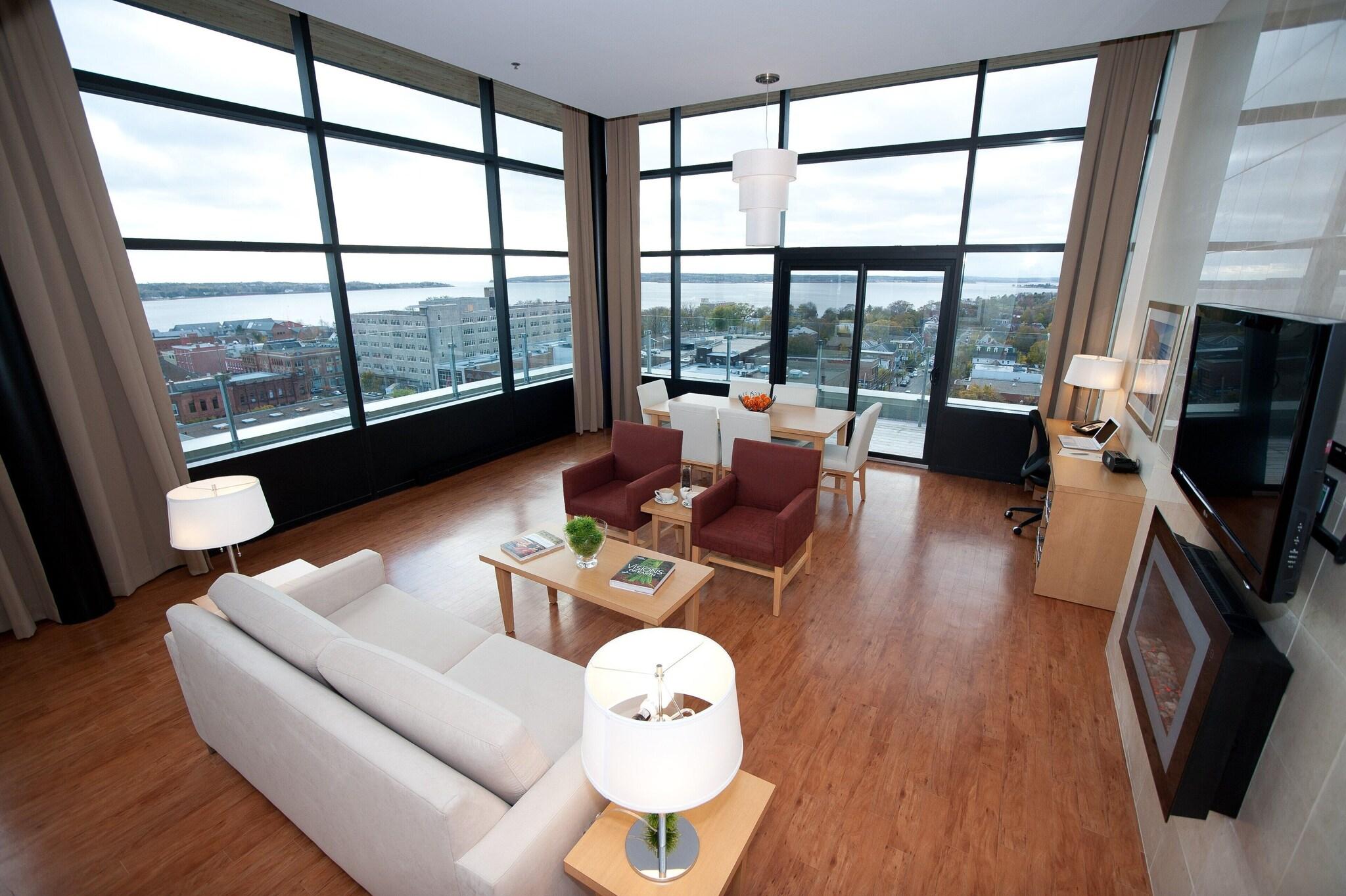 The Holman Grand Hotel by null