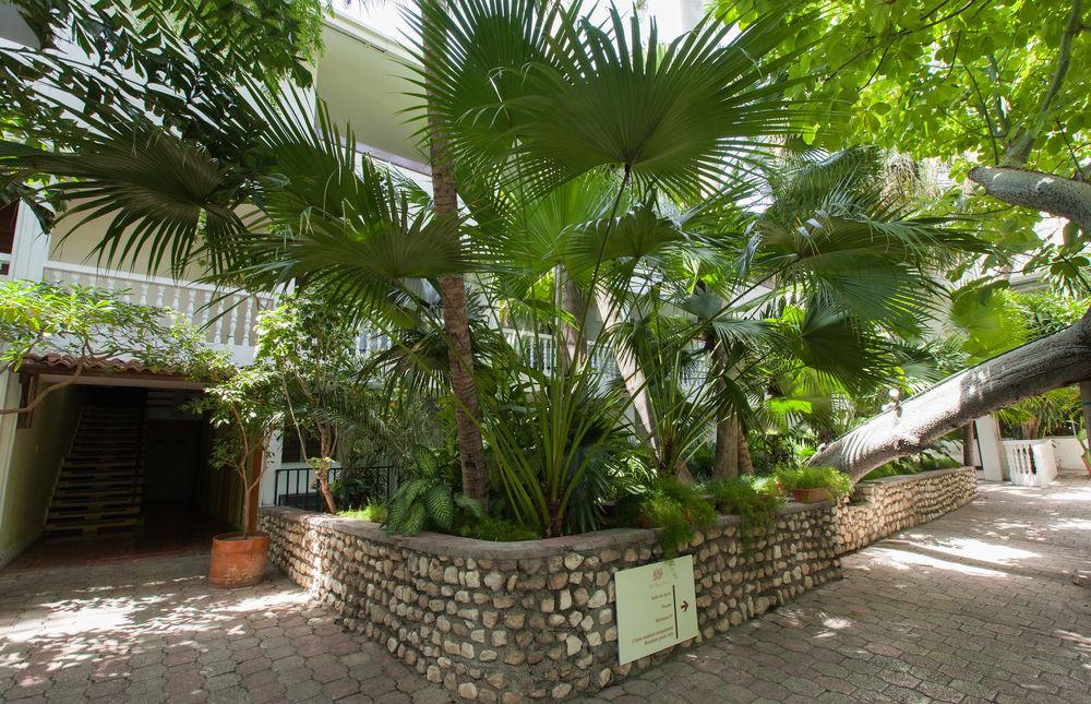 Le Plaza Hotel by null