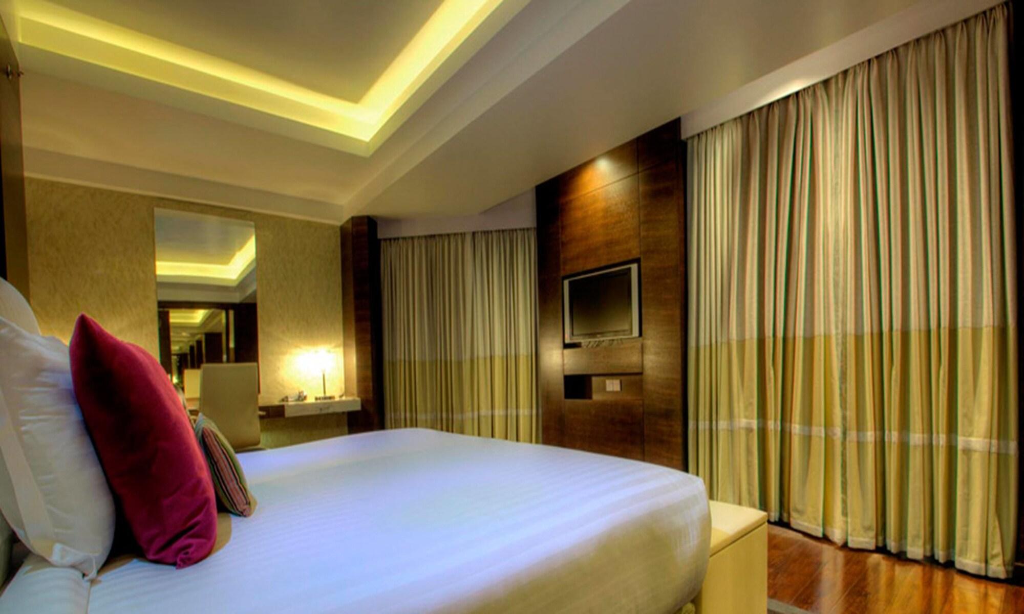 Avari Towers Karachi by null