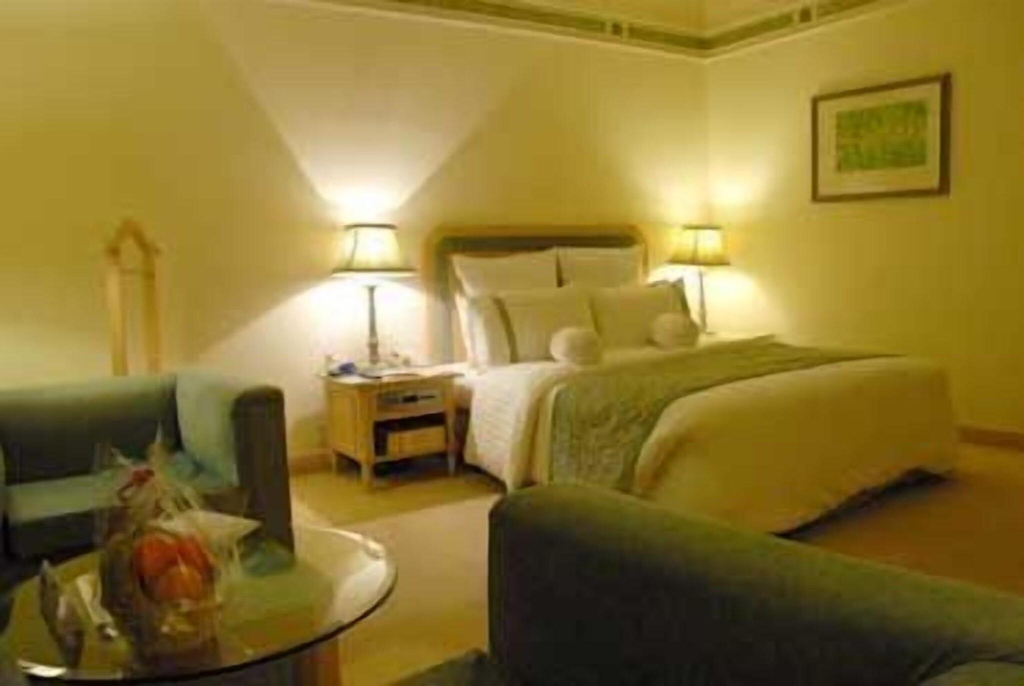 Four Points by Sheraton Lahore by null