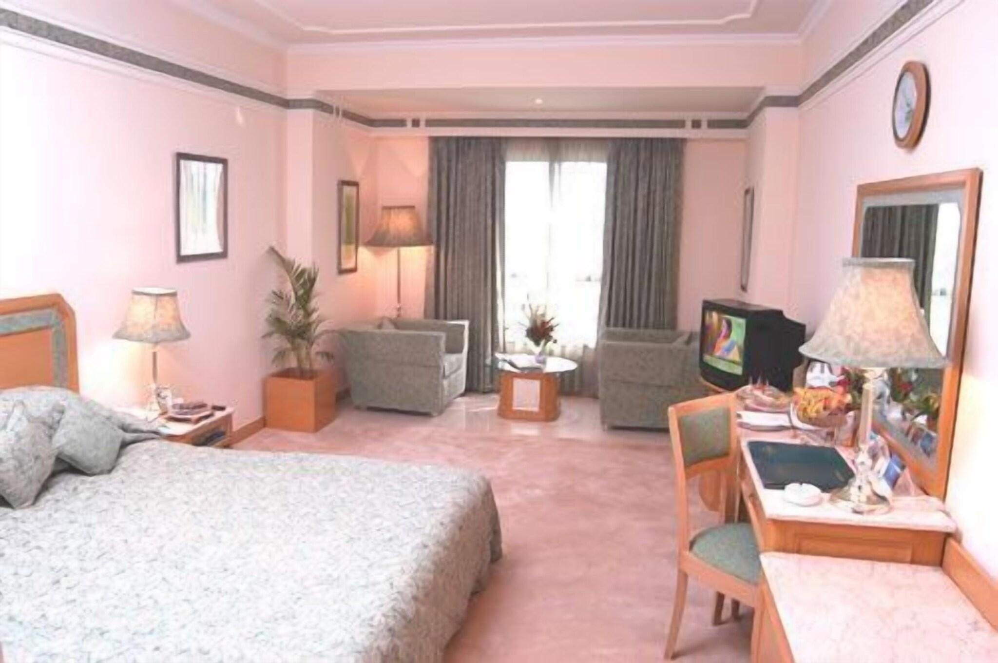 Four Points by Sheraton Lahore by null