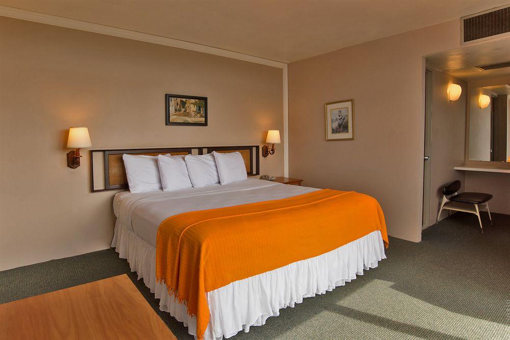 Meliá Century Hotel by null