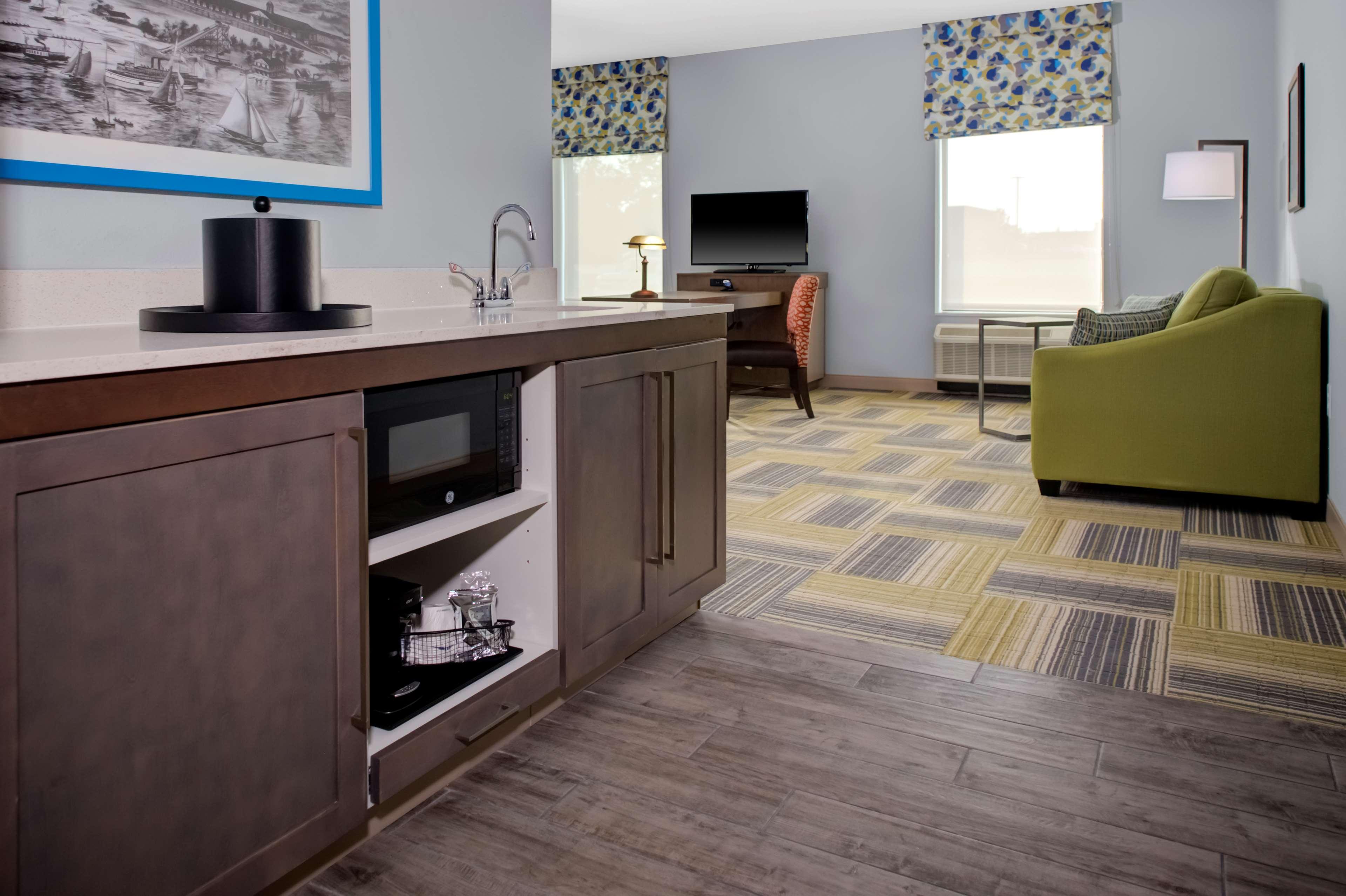 Hampton Inn & Suites Syracuse-North (Airport Area)