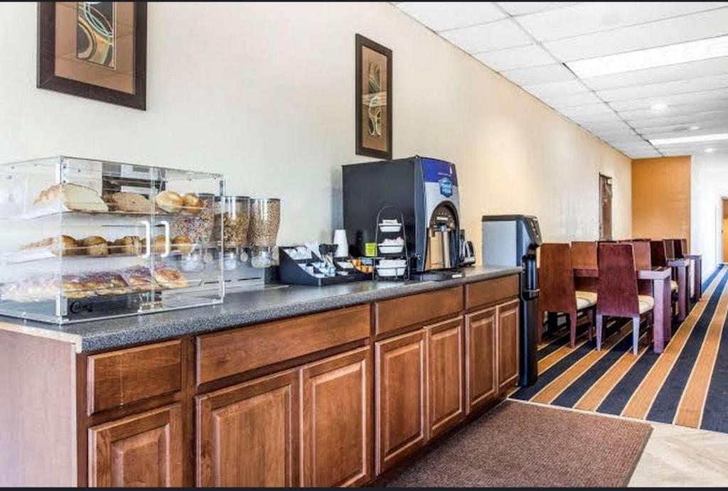 Super 8 By Wyndham Battleboro Rocky Mount