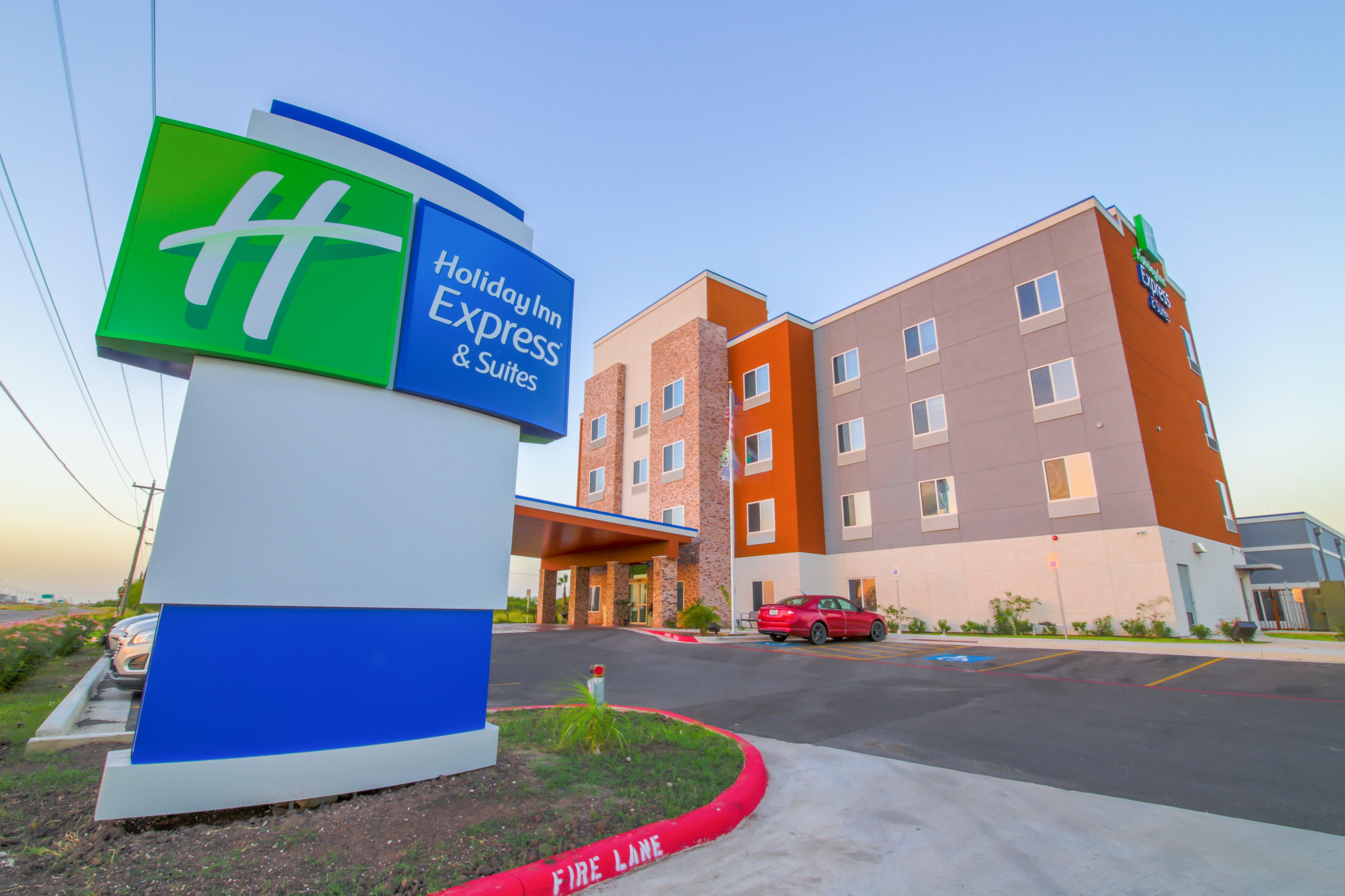 Holiday Inn Express Suites Raymondville