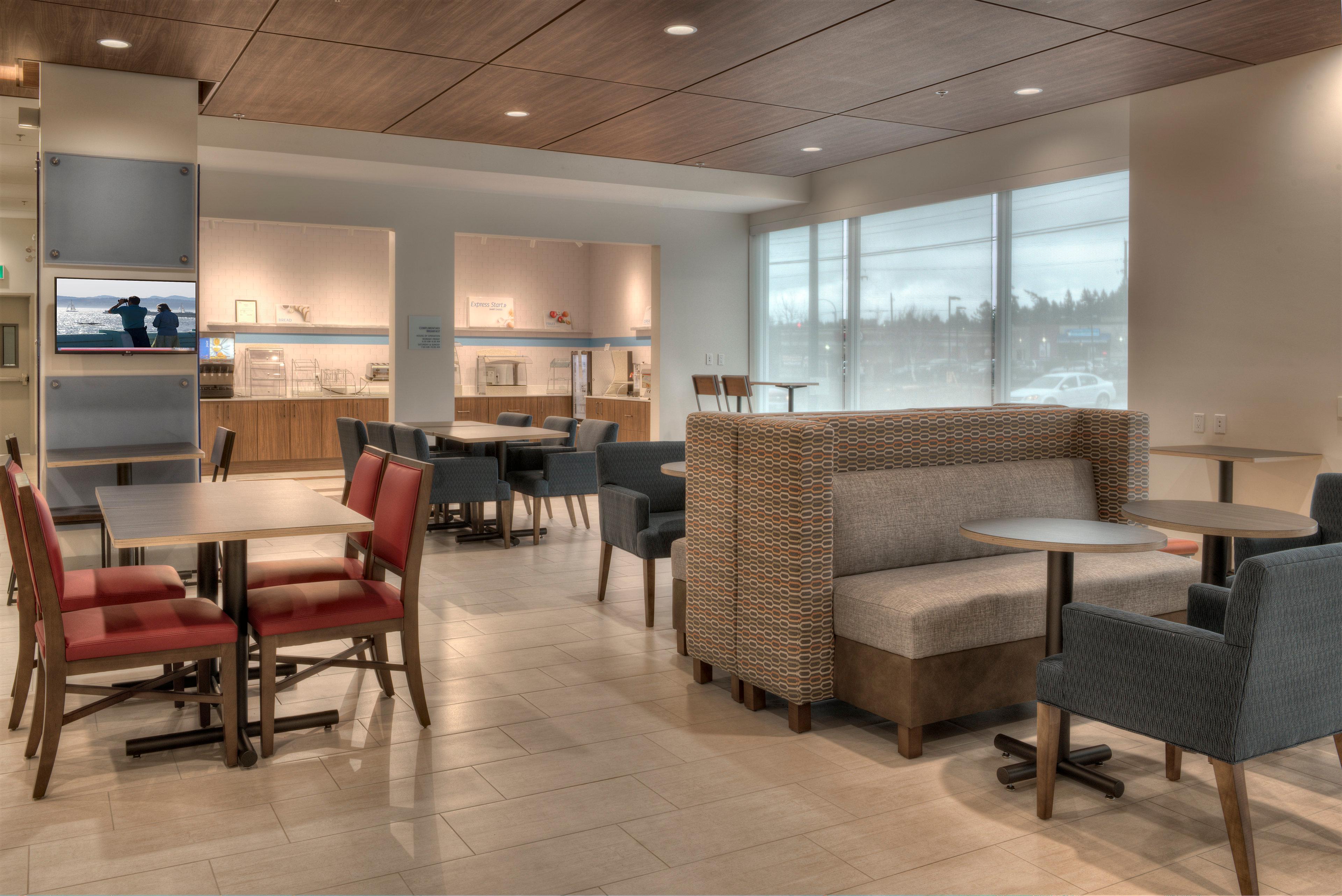 Holiday Inn Express & Suites Victoria Colwood