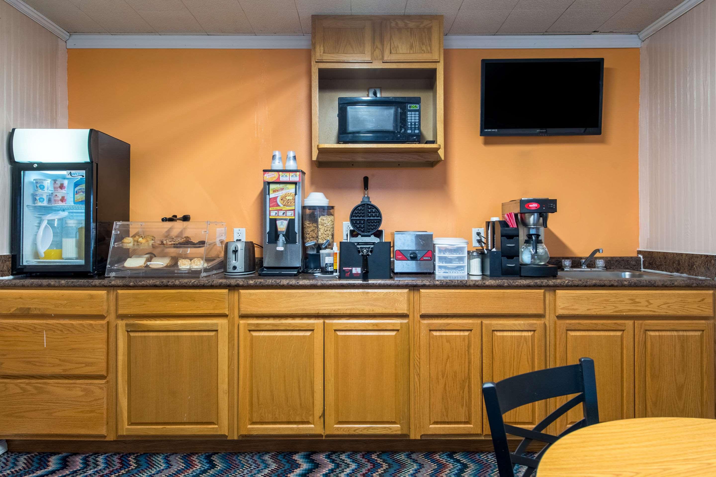 Highway Inn