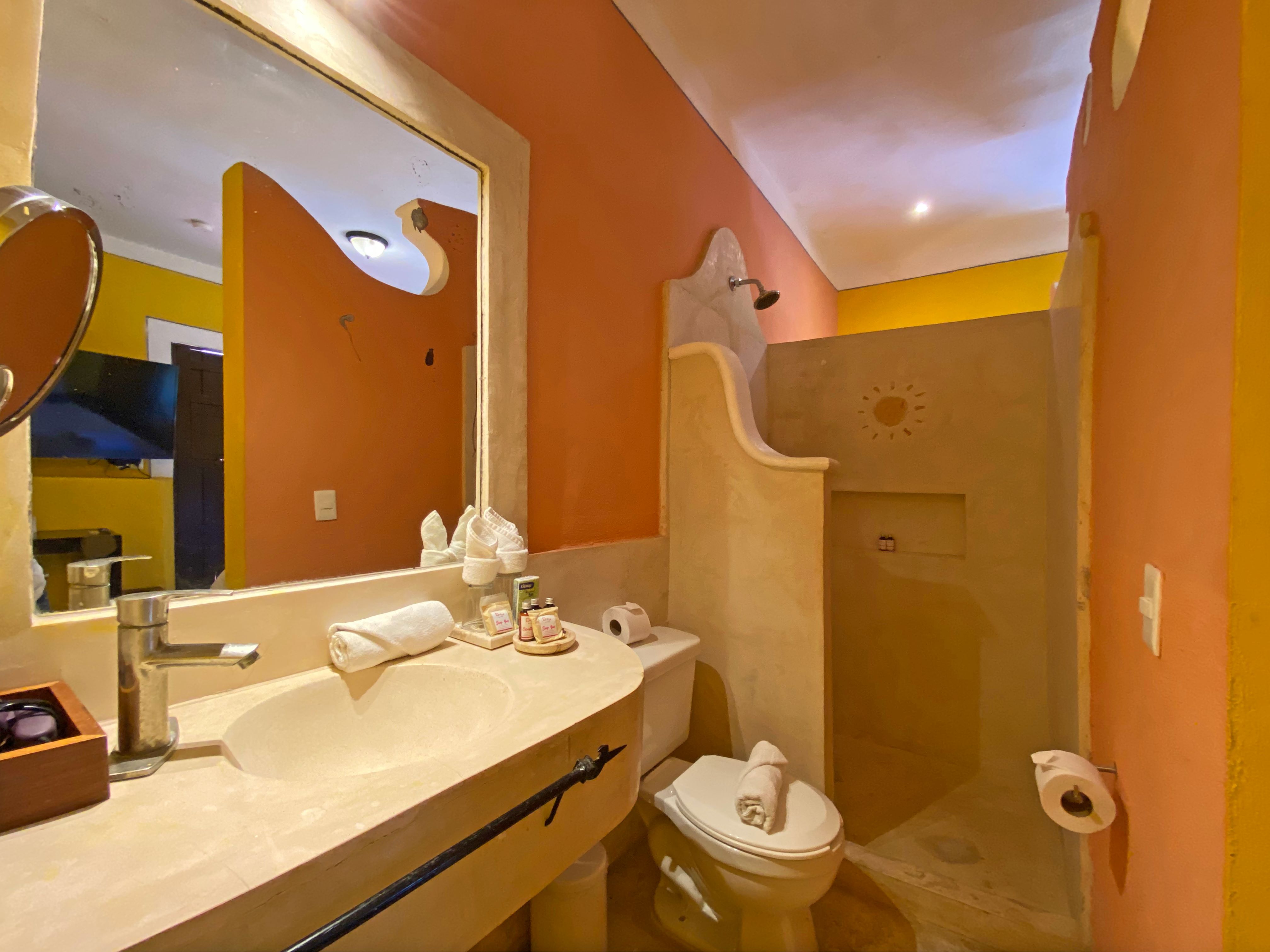 Art 64 Guest House – Adults Only