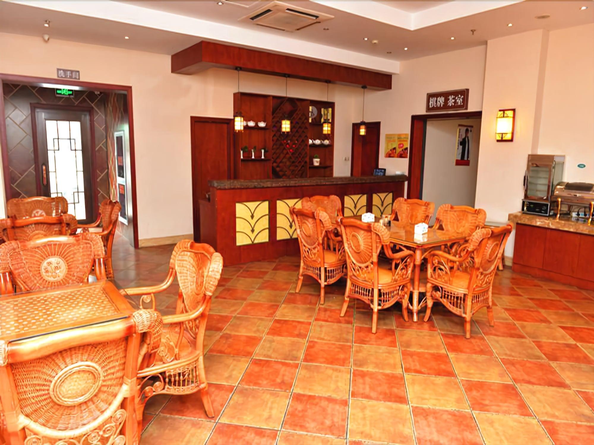 GreenTree Inn Pinghu  Zhapu Jiulong Mountain