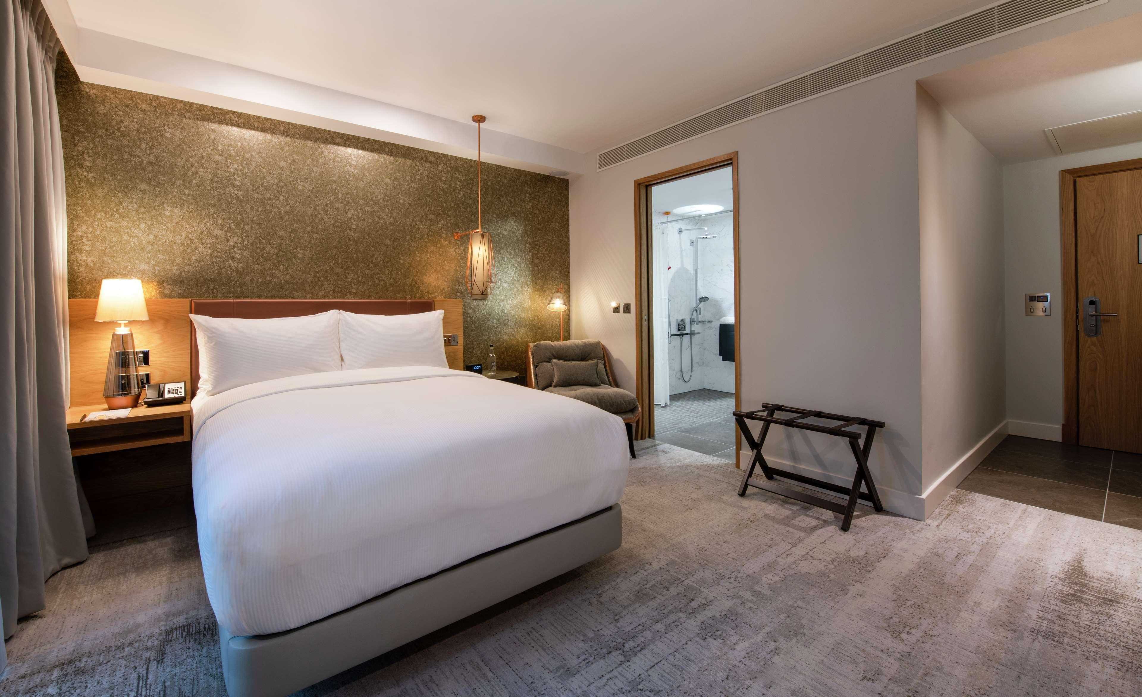 Lincoln Plaza London, Curio Collection by Hilton