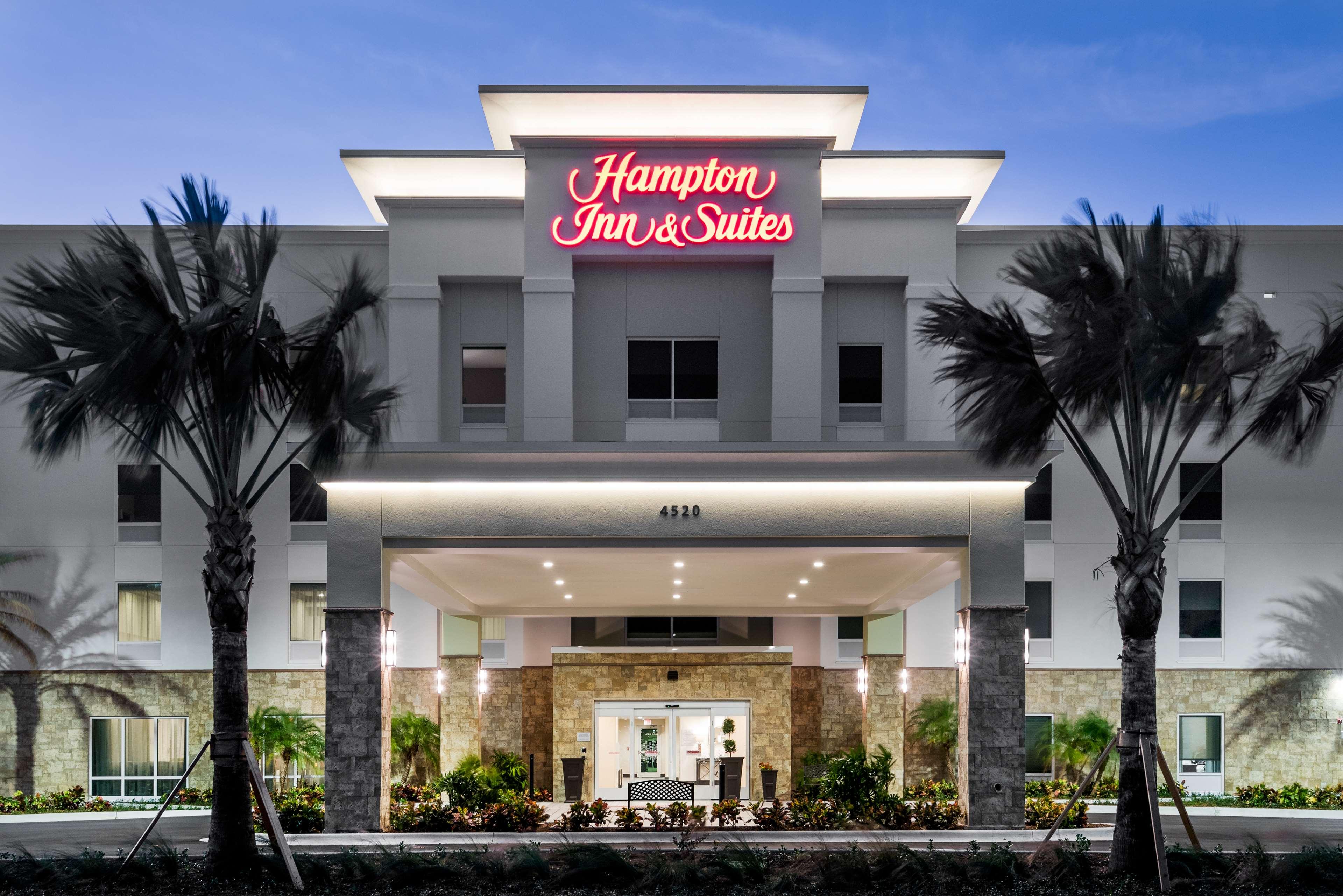 Hampton Inn & Suites West Melbourne-Palm Bay Road image