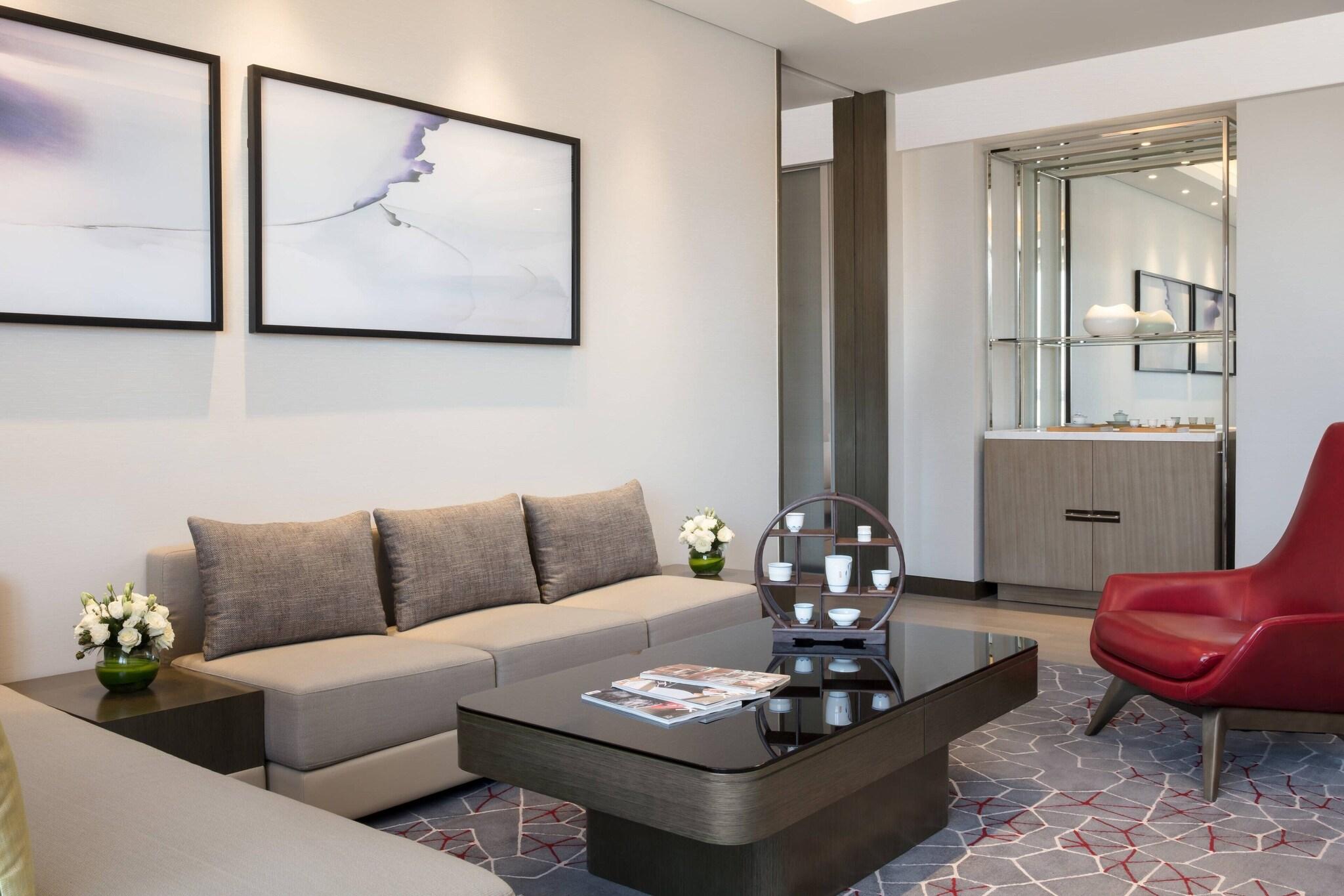 Suite, executive