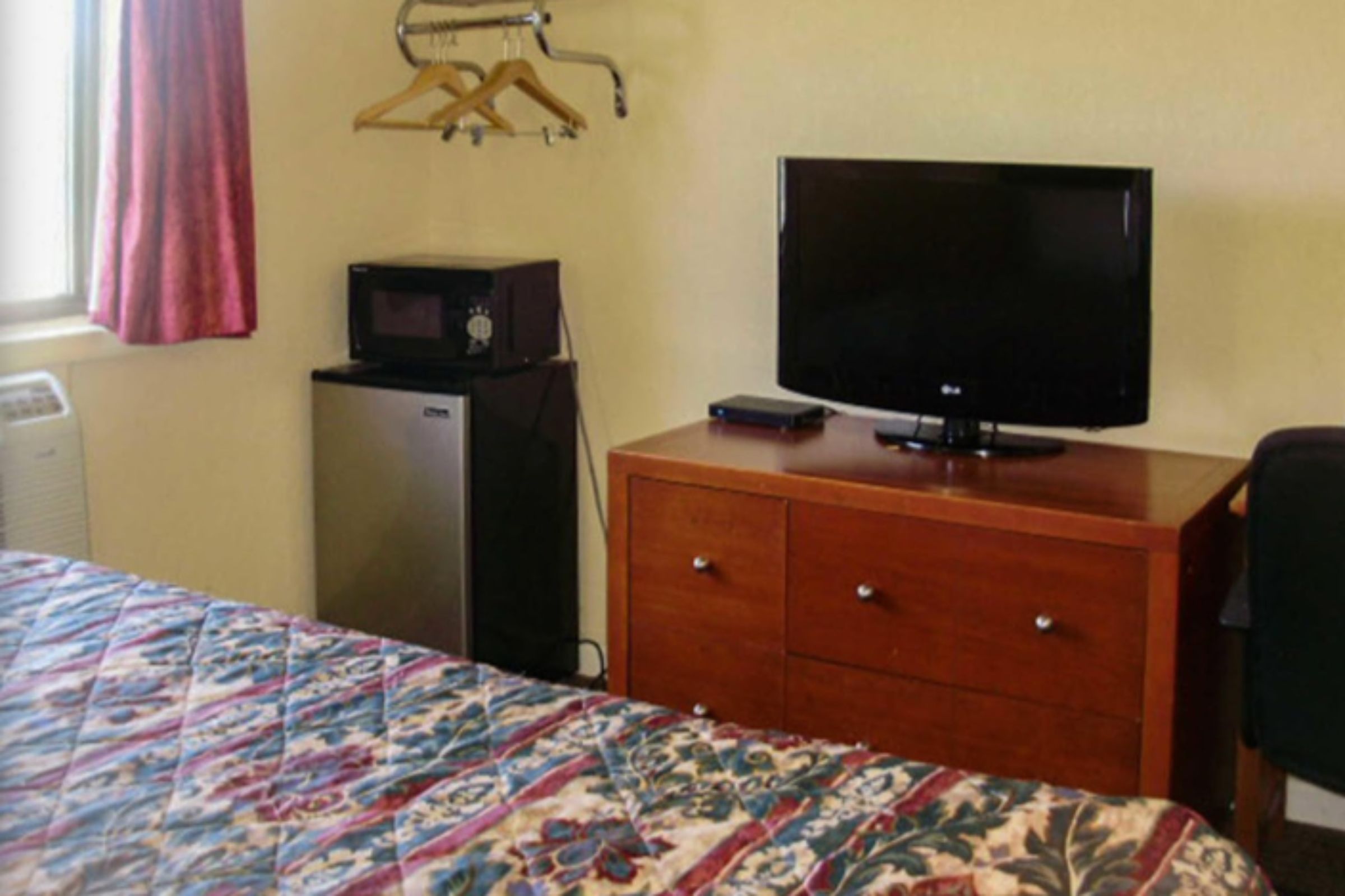 Rodeway Inn Bristol near Sesame Place