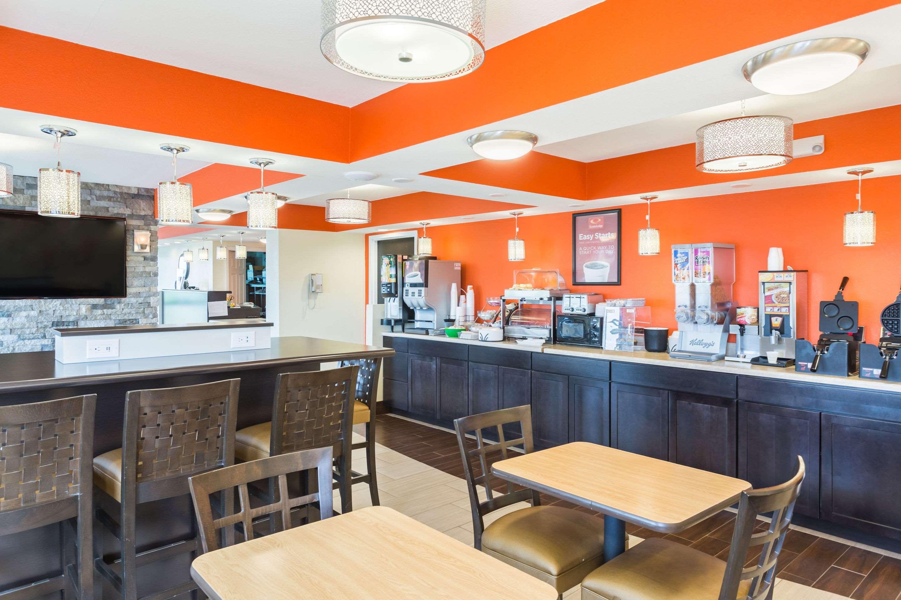 Econo Lodge White Pine Morristown I-81 I-40 Split