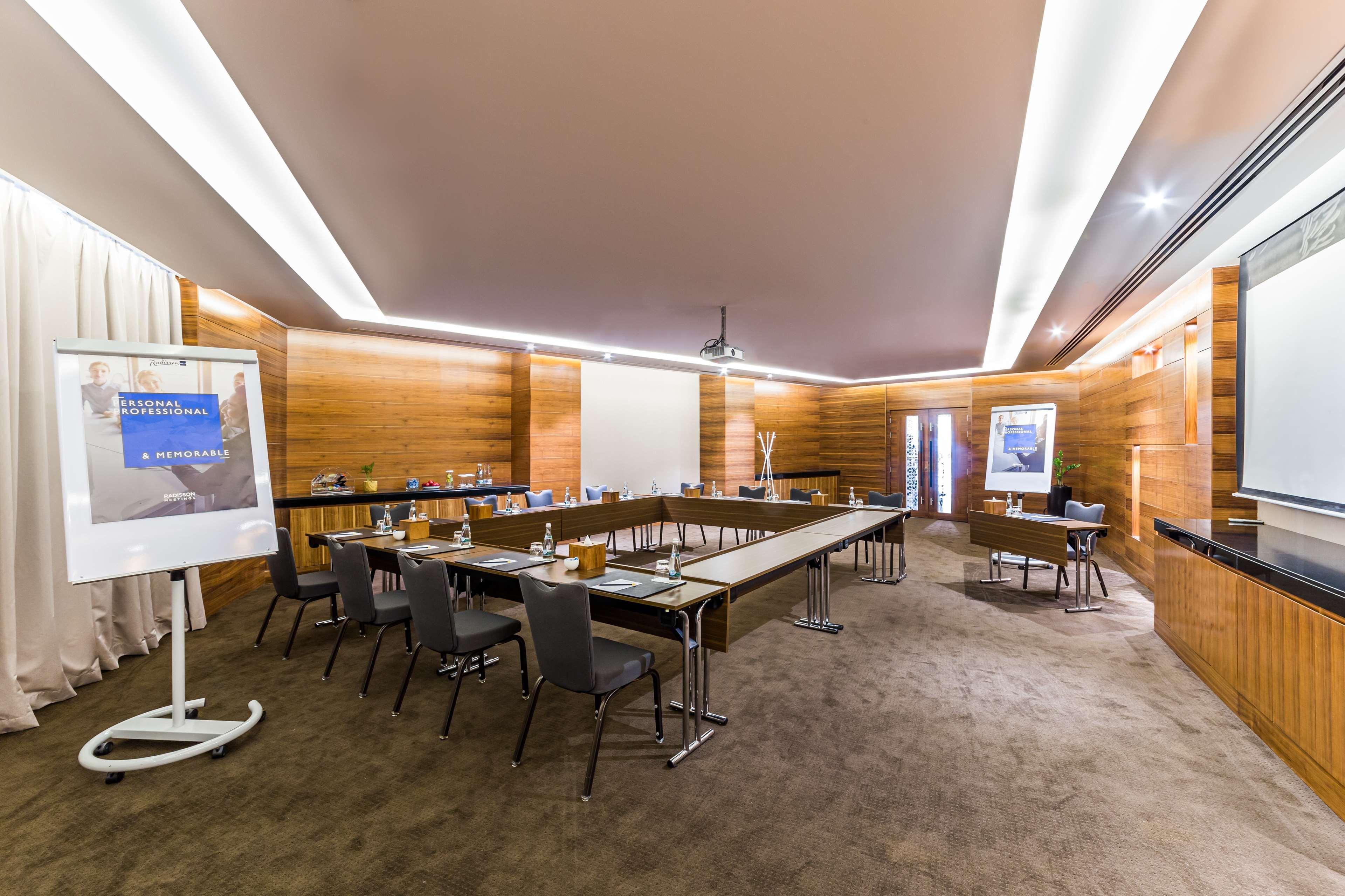 Radisson Blu Hotel, Dubai Waterfront - photo