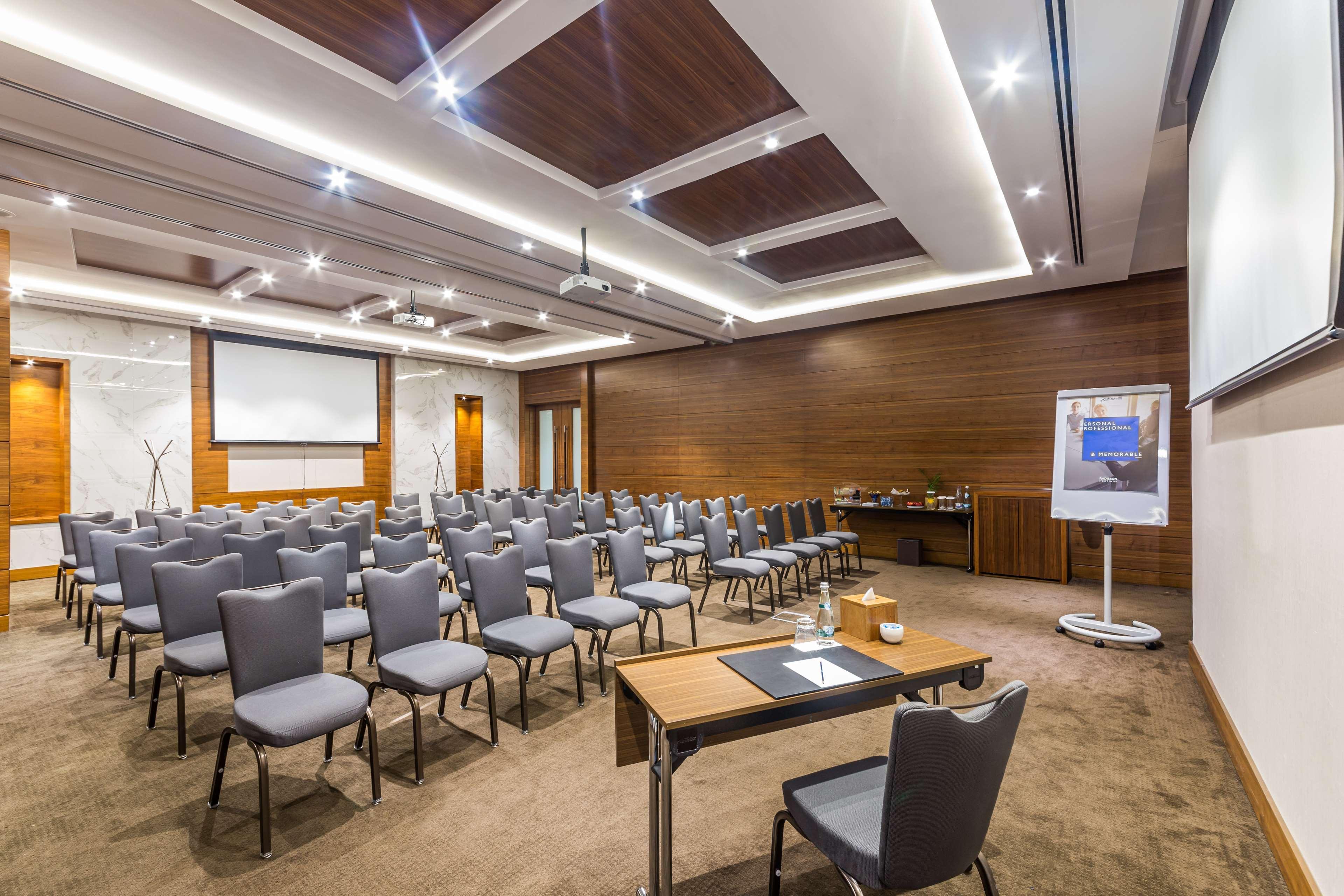 Radisson Blu Hotel, Dubai Waterfront - photo