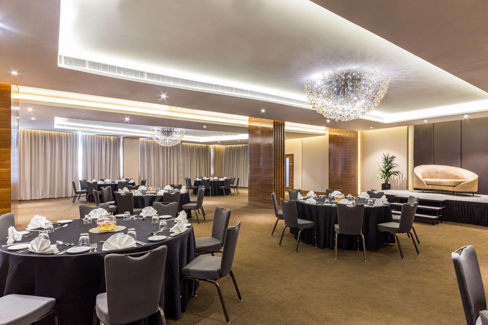 Radisson Blu Hotel, Dubai Waterfront - photo