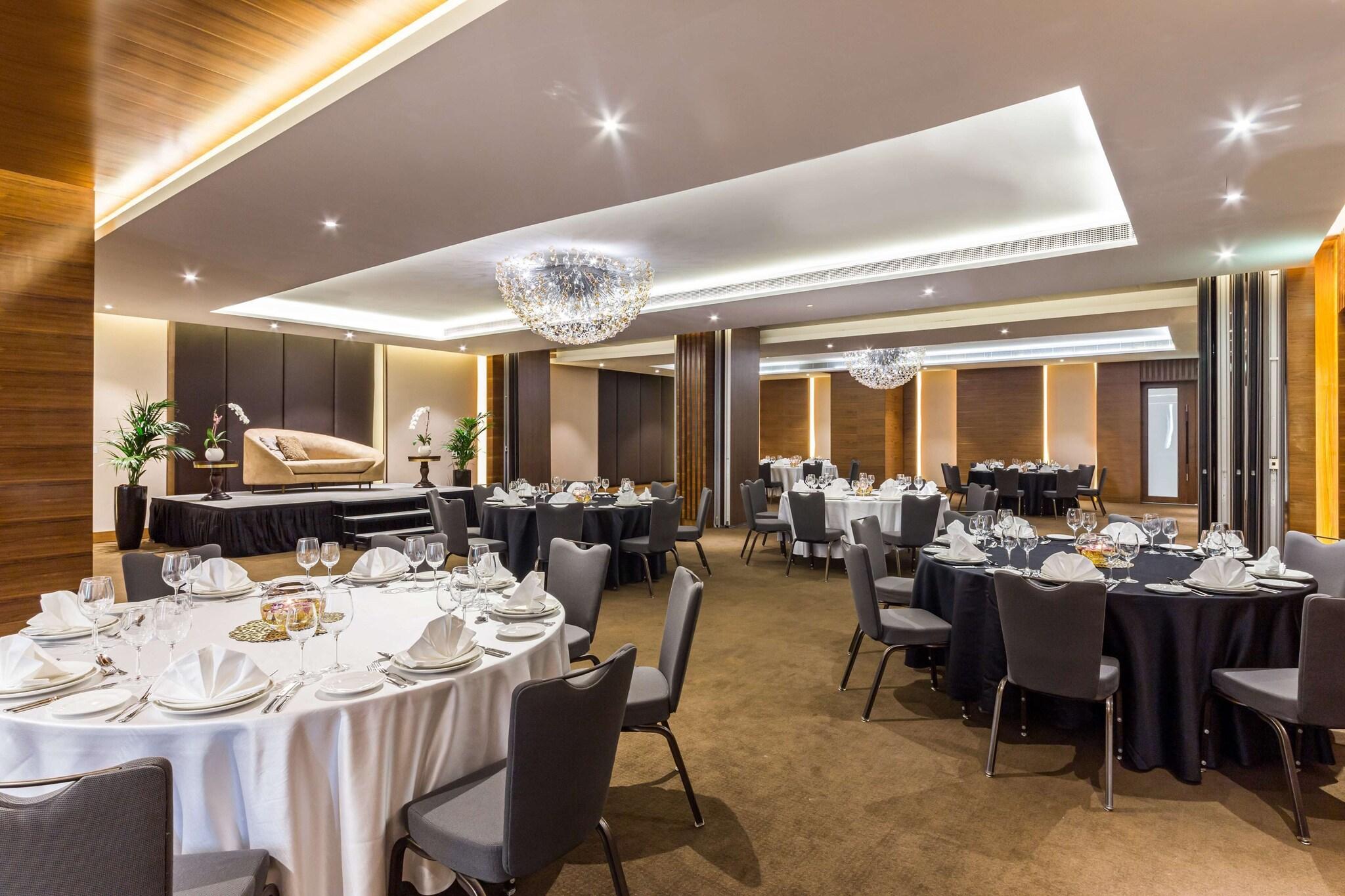 Radisson Blu Hotel, Dubai Waterfront - photo