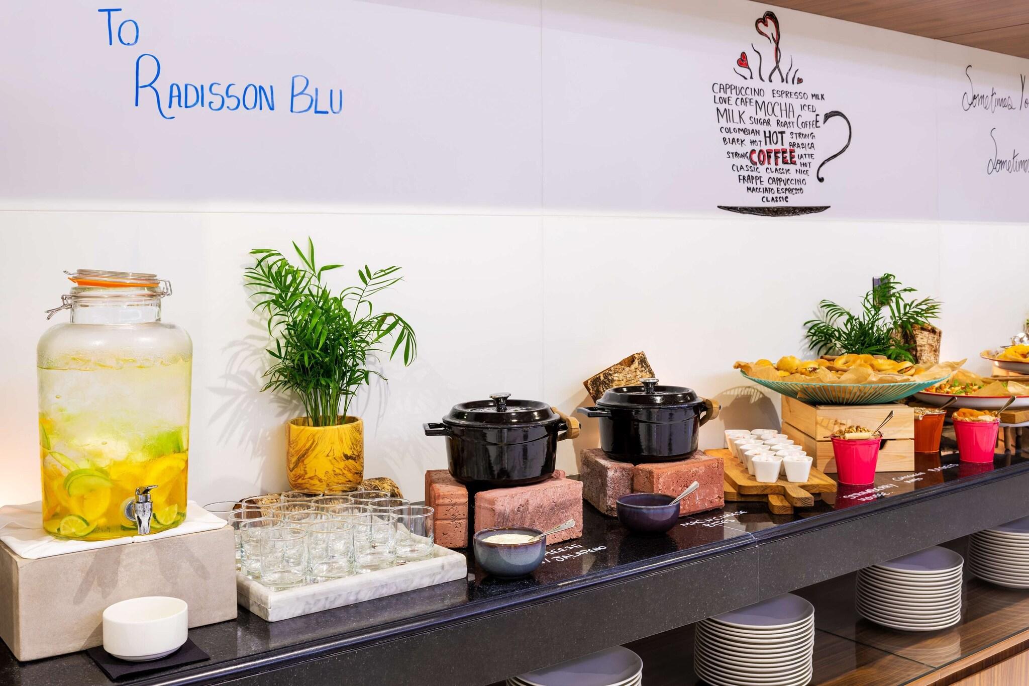 Radisson Blu Hotel, Dubai Waterfront - photo