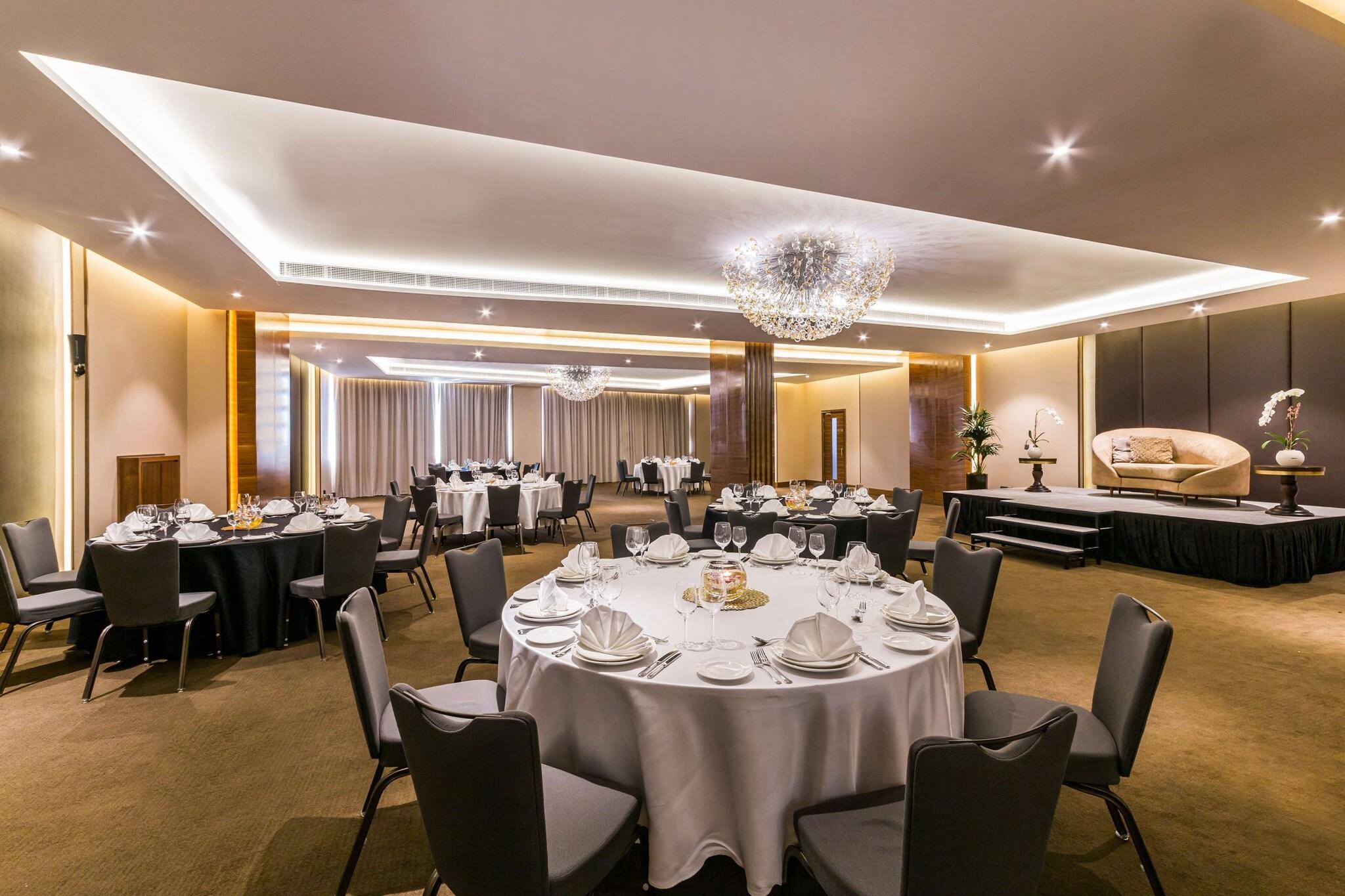 Radisson Blu Hotel, Dubai Waterfront - photo