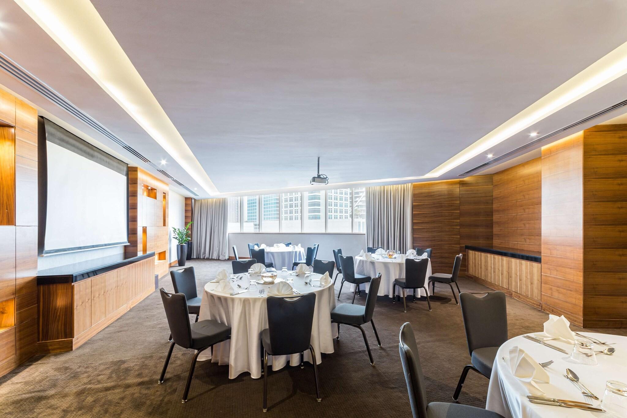 Radisson Blu Hotel, Dubai Waterfront - photo