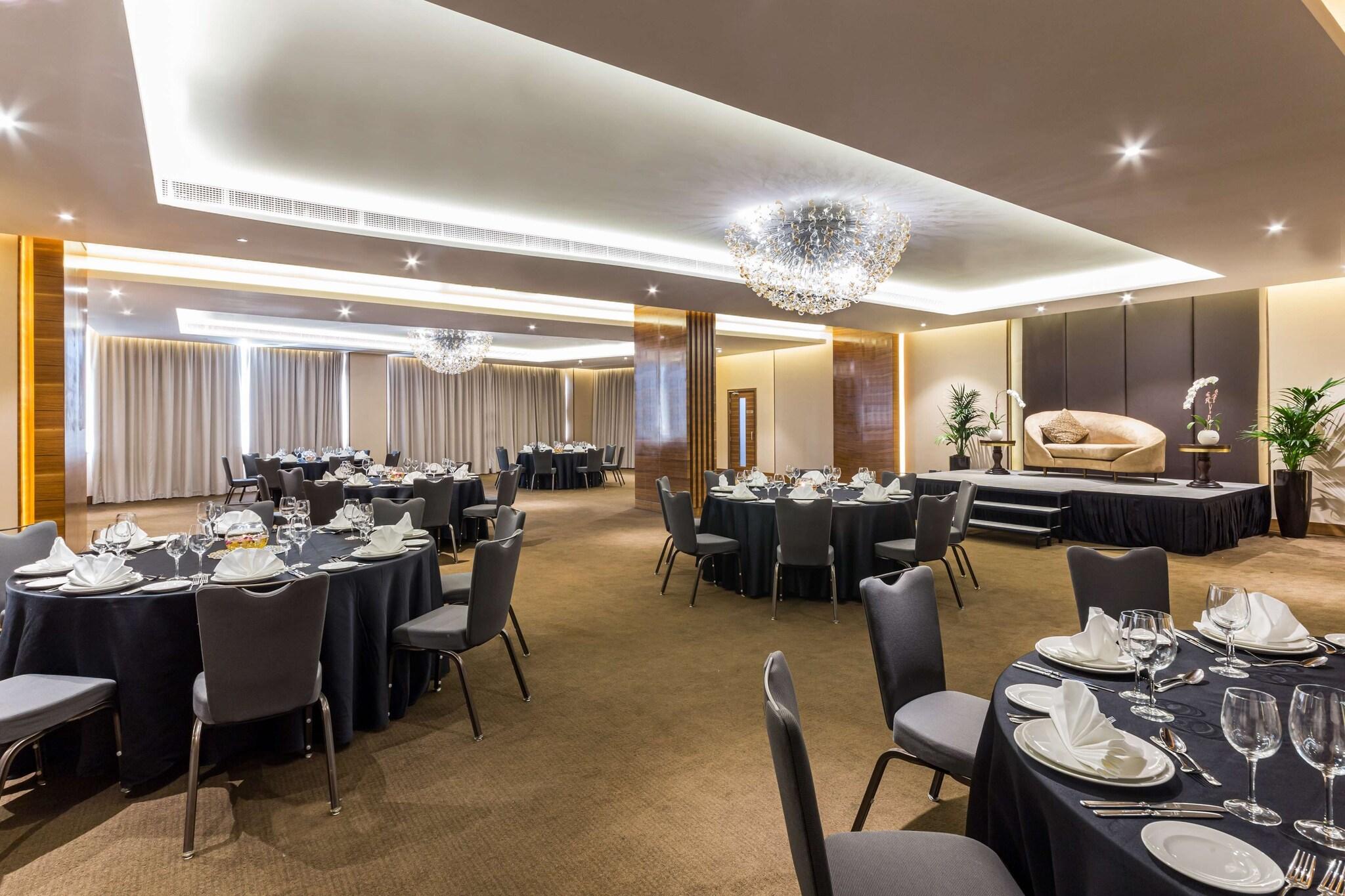 Radisson Blu Hotel, Dubai Waterfront - photo