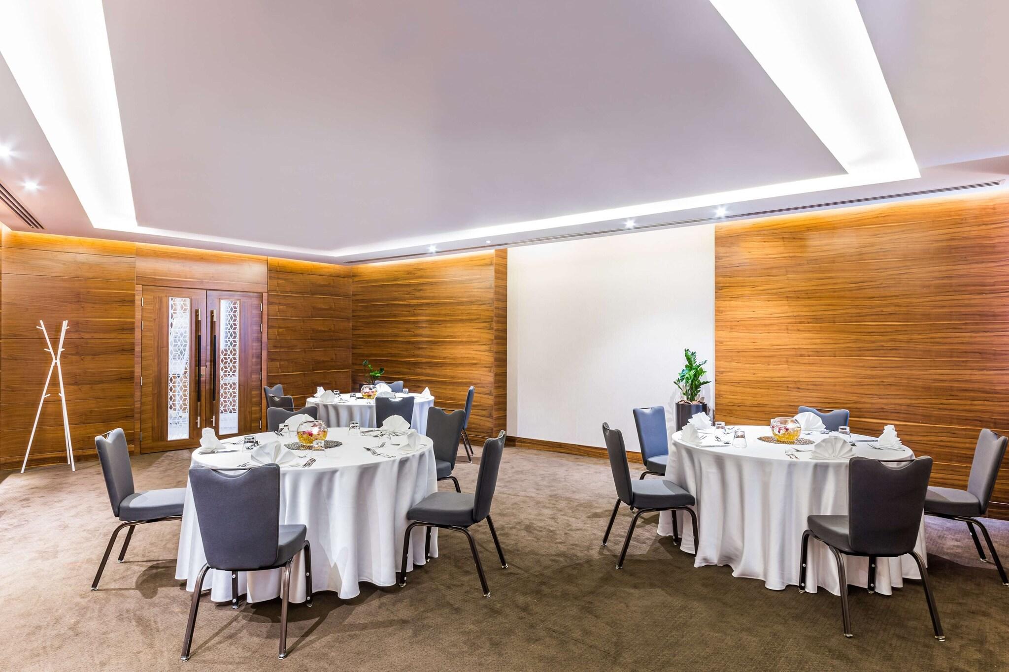 Radisson Blu Hotel, Dubai Waterfront - photo