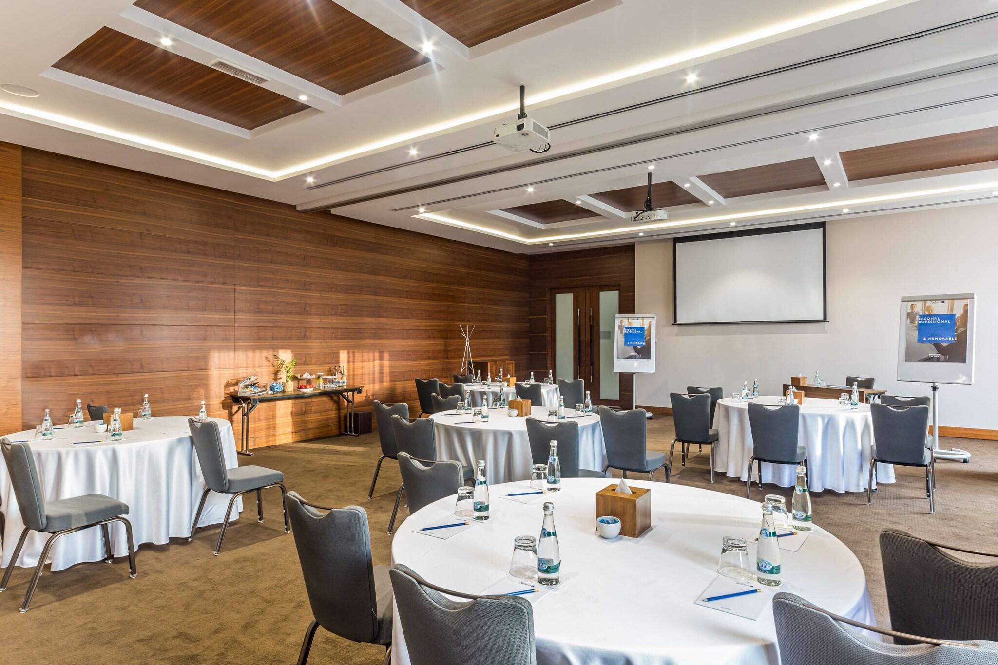 Radisson Blu Hotel, Dubai Waterfront - photo