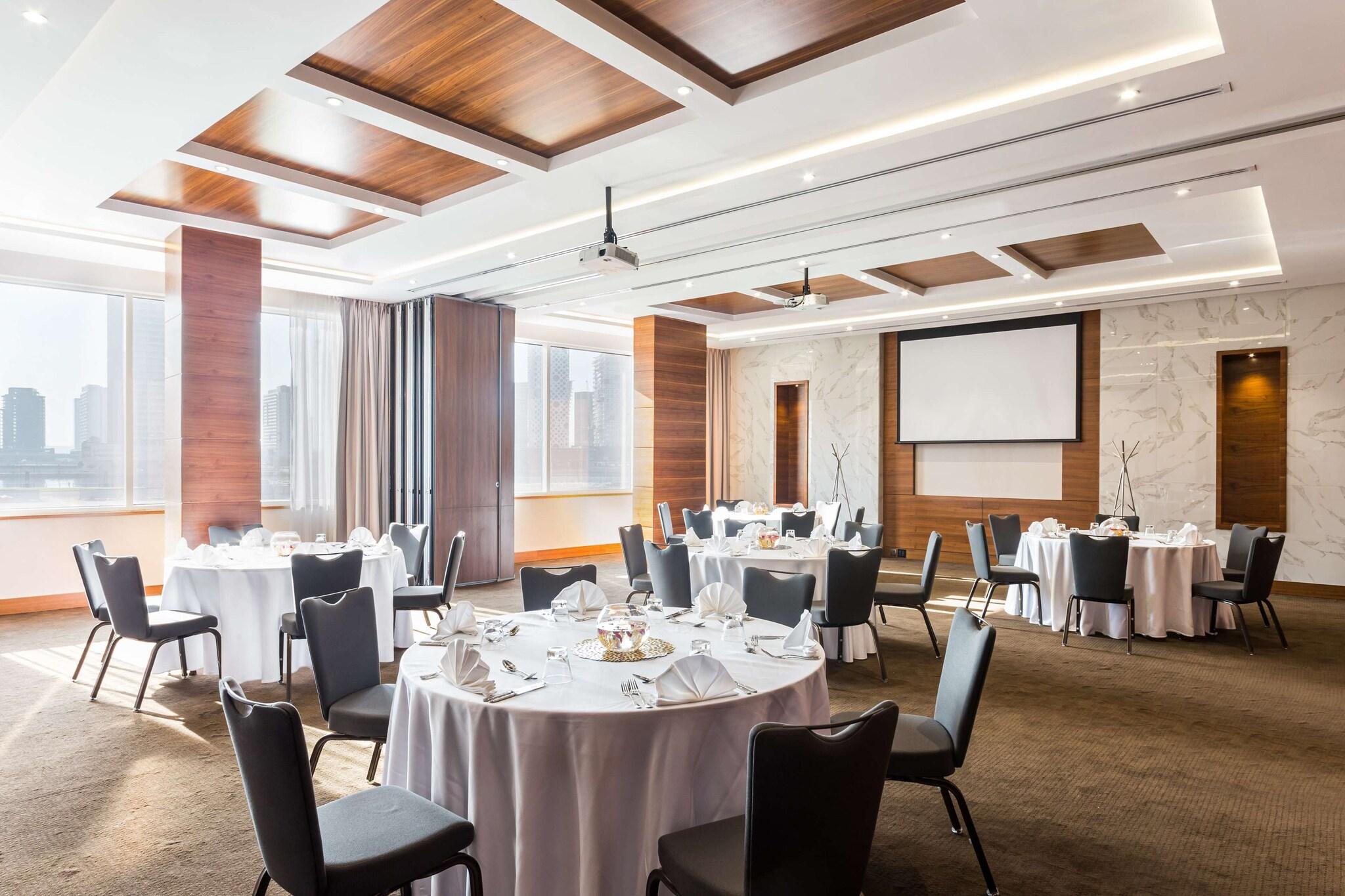 Radisson Blu Hotel, Dubai Waterfront - photo