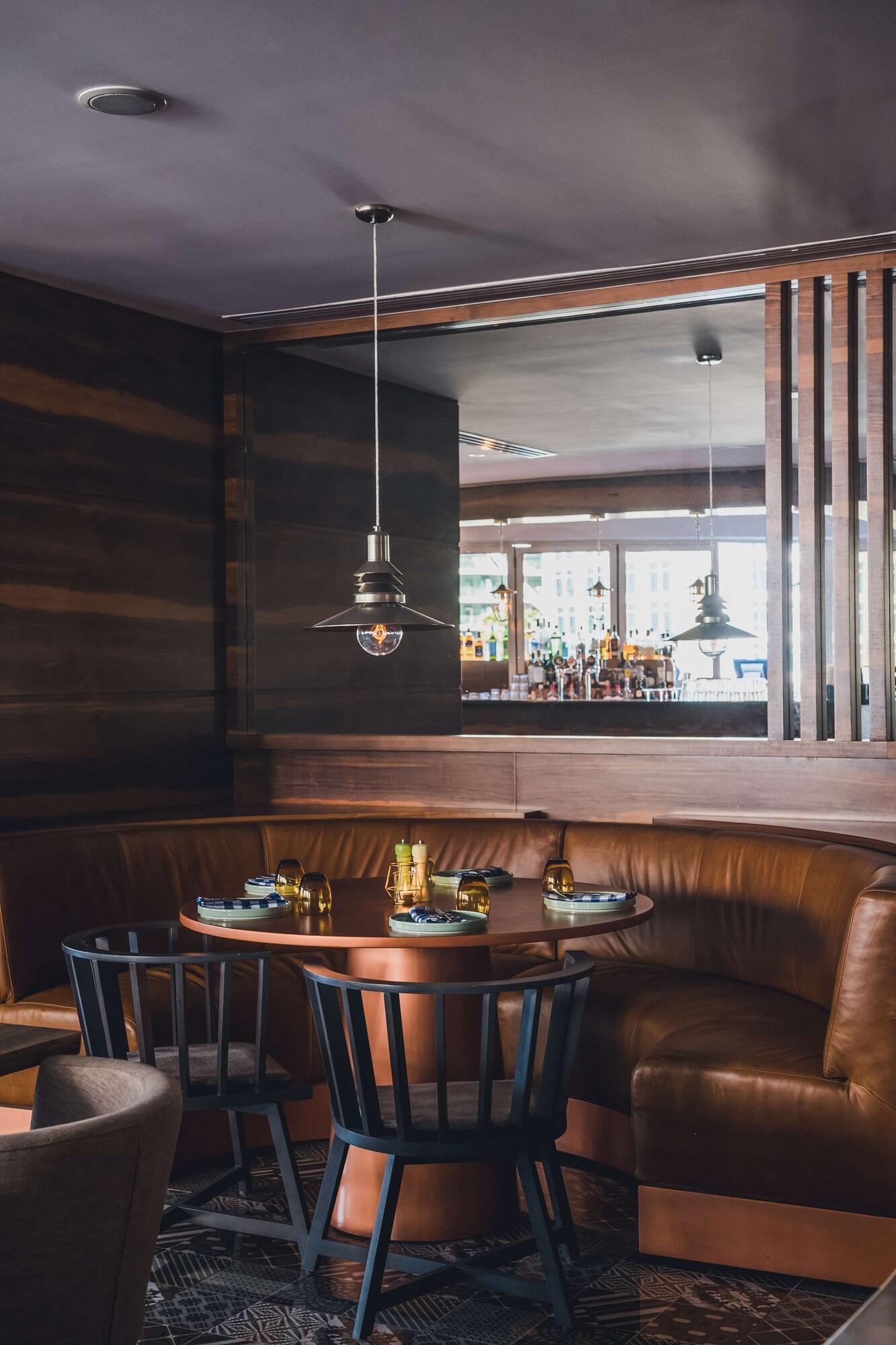 Radisson Blu Hotel, Dubai Waterfront - photo