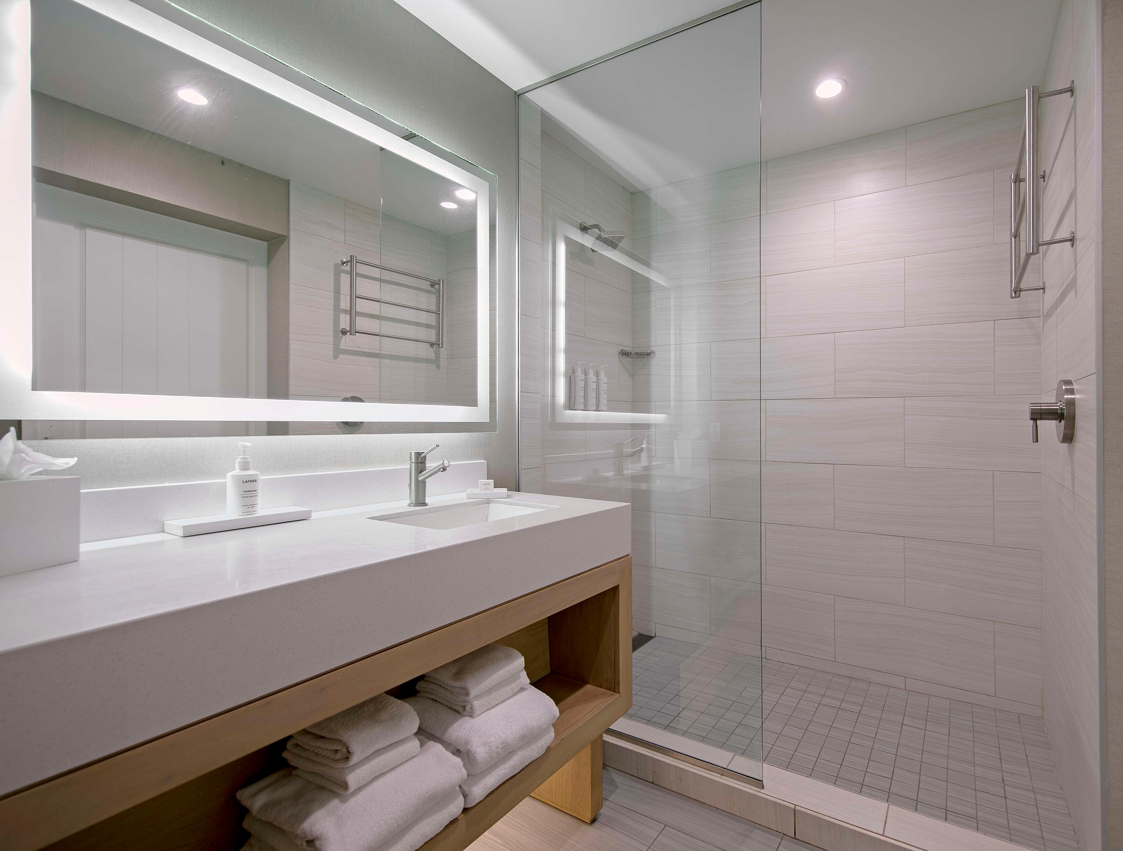 Inn at the Pier Pismo Beach, Curio Collection by H