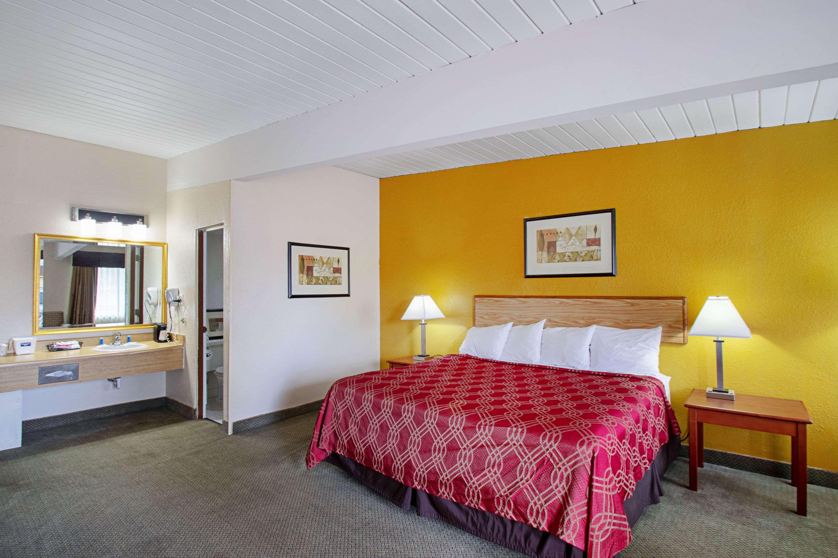 Travelodge by Wyndham Appleton photo 4