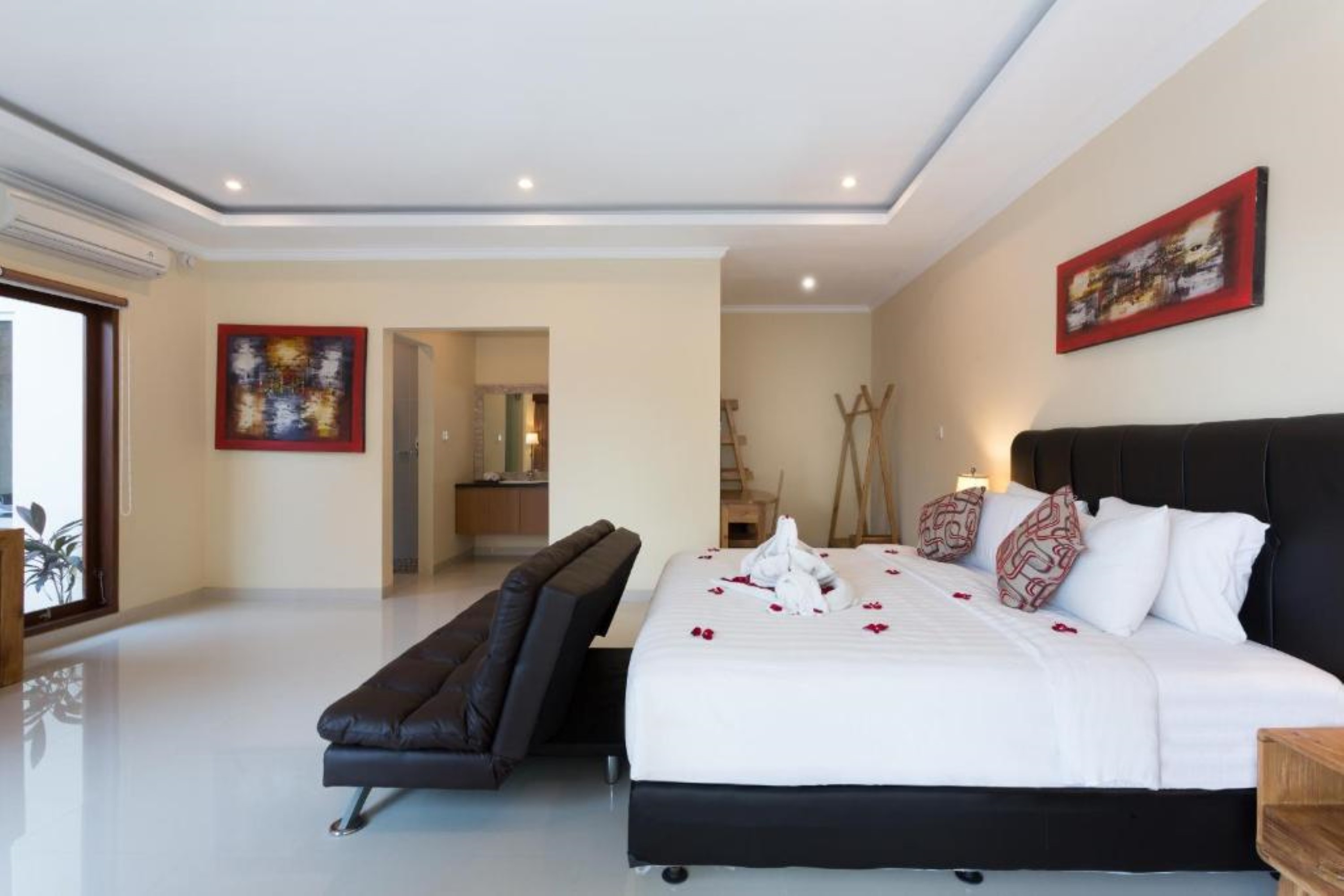 Kubu Petitenget Suite Seminyak by ZUZU