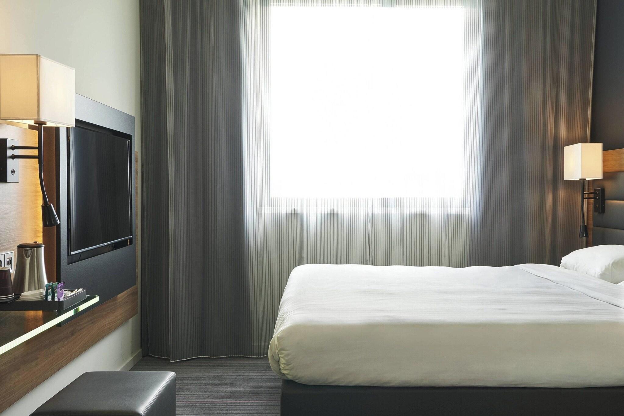Moxy London Heathrow Airport